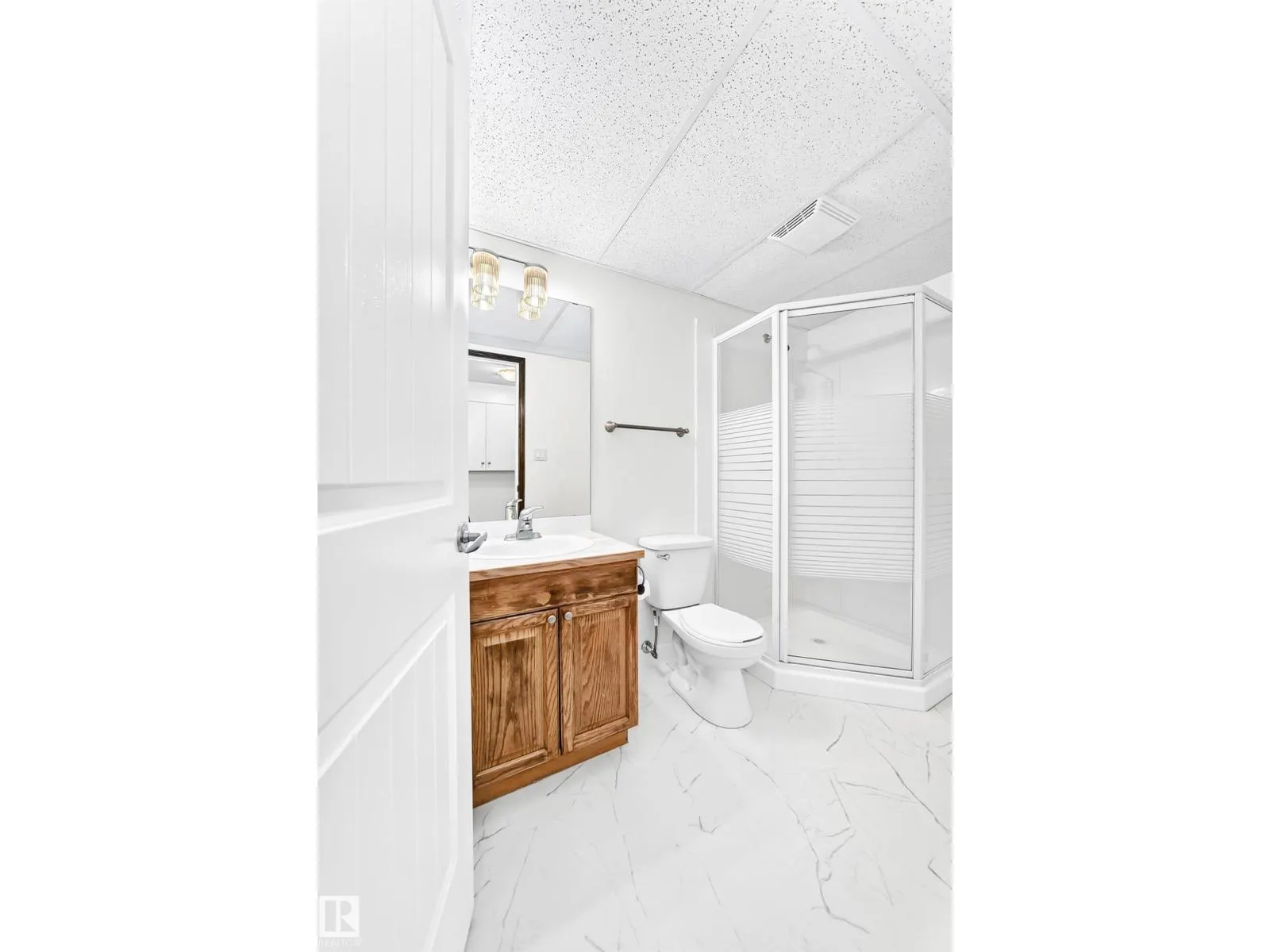 686 KANANASKIS DR