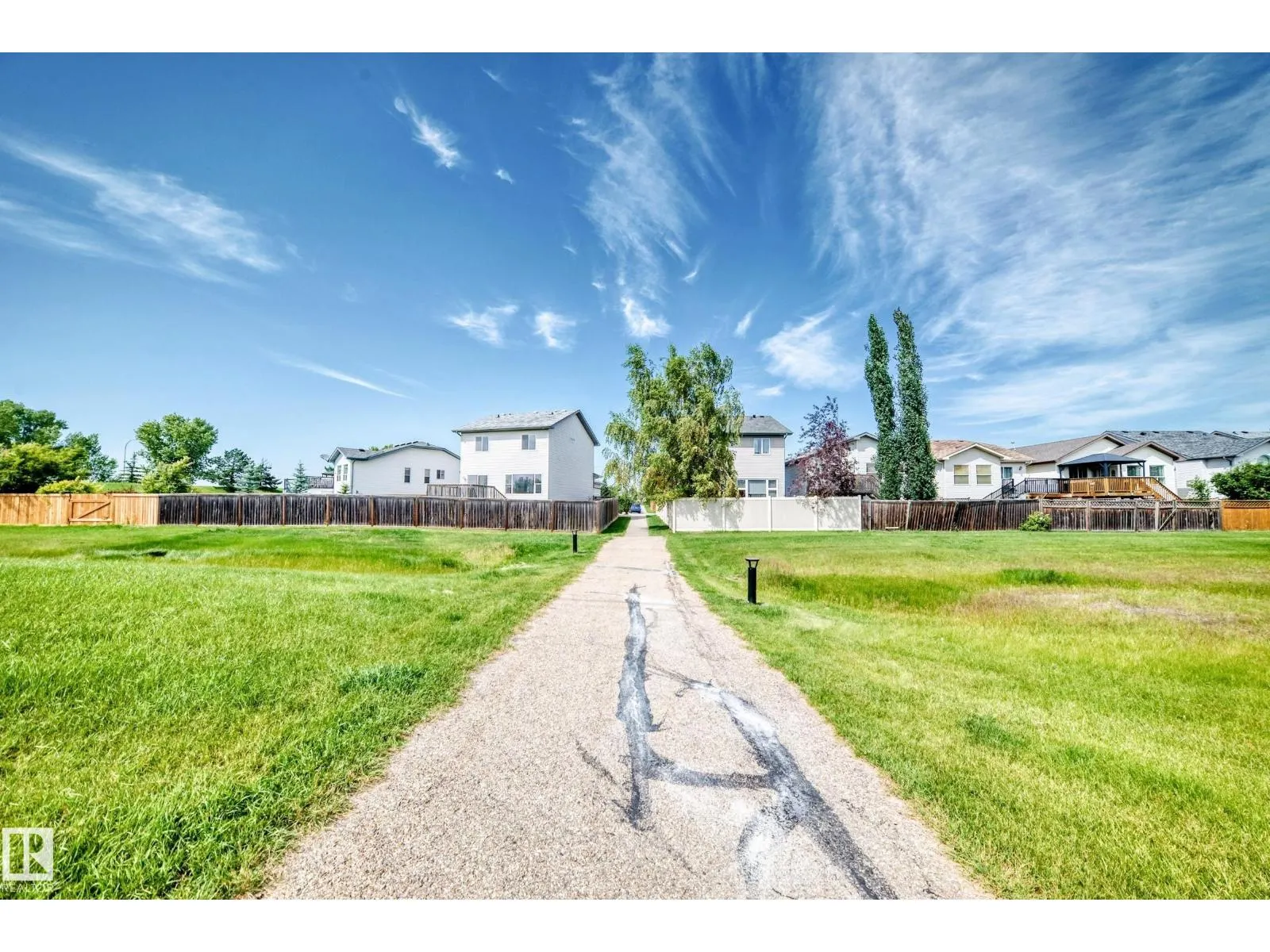 686 KANANASKIS DR