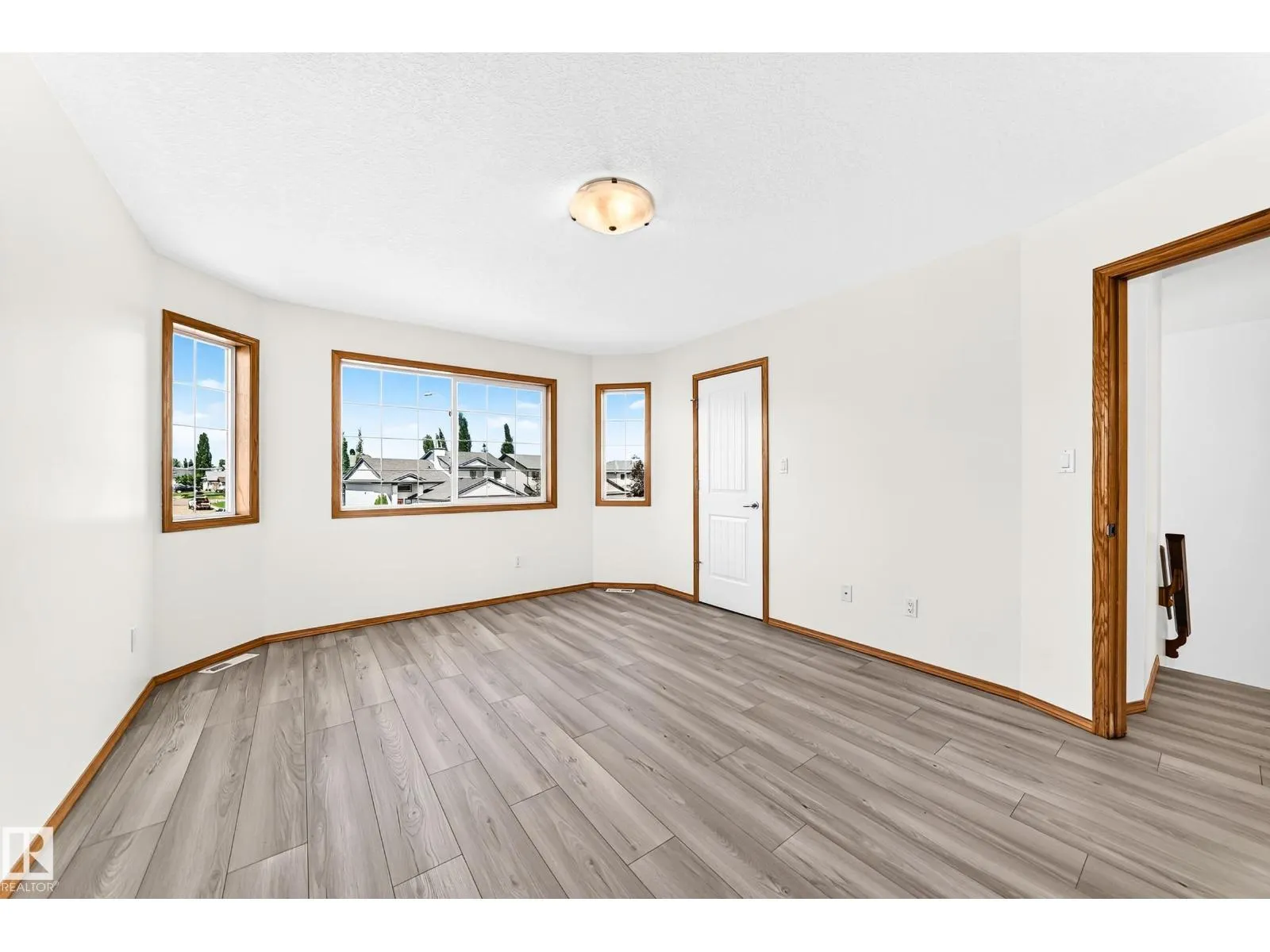 686 KANANASKIS DR