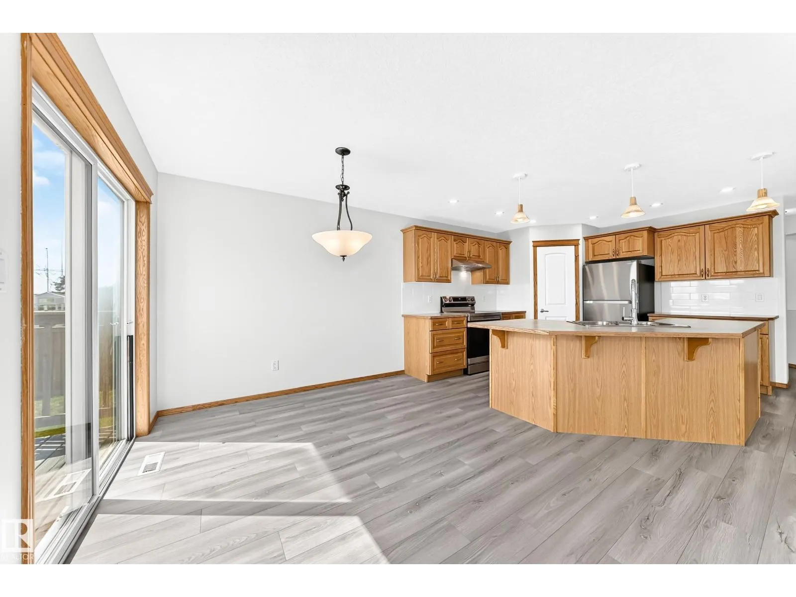 686 KANANASKIS DR