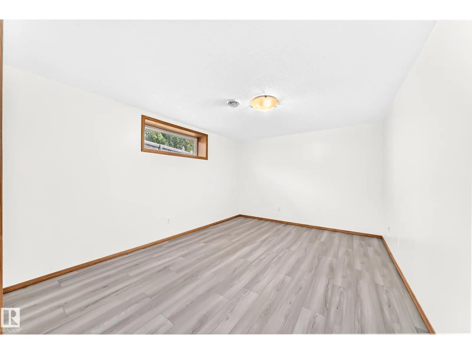 686 KANANASKIS DR