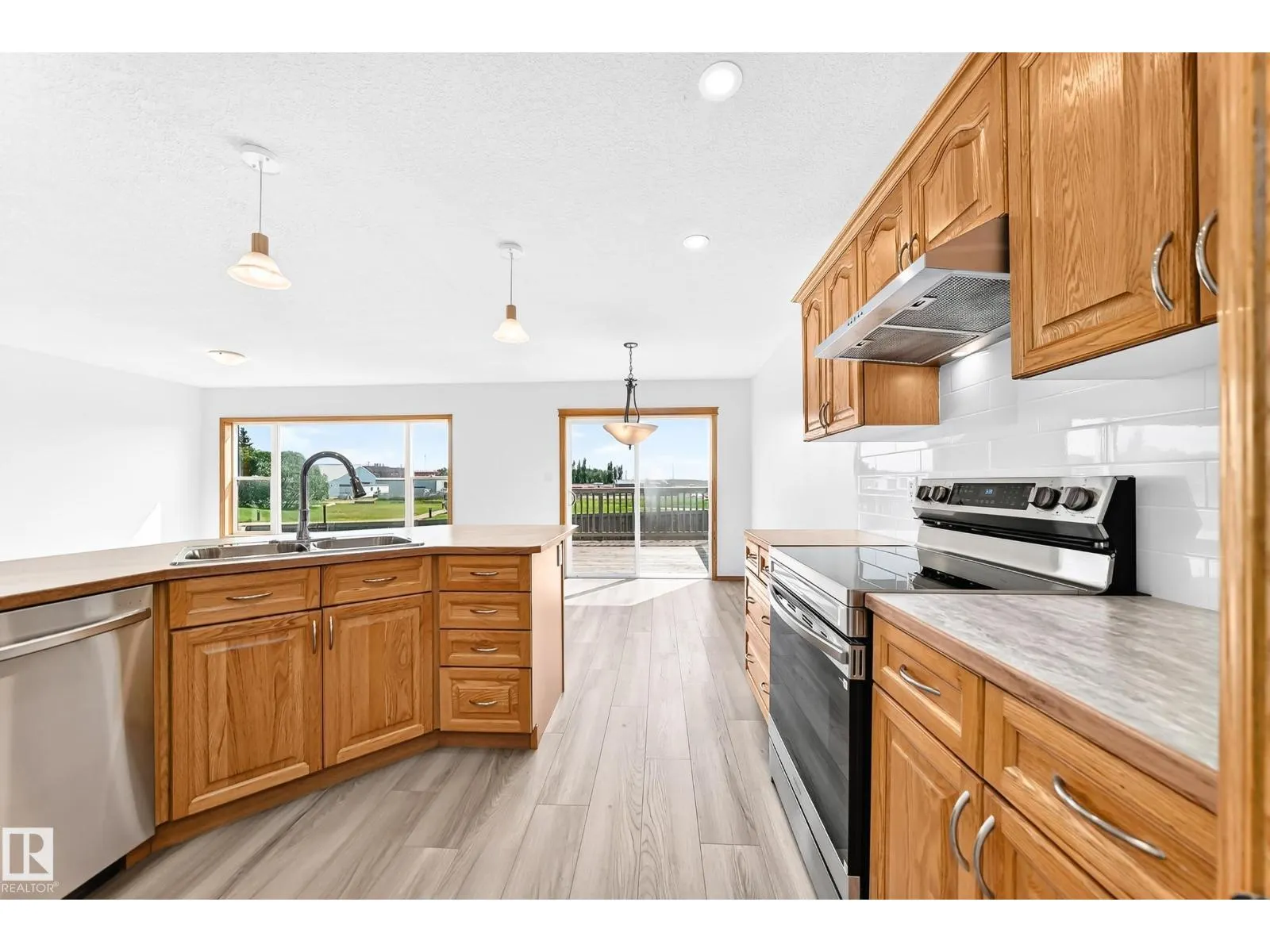 686 KANANASKIS DR