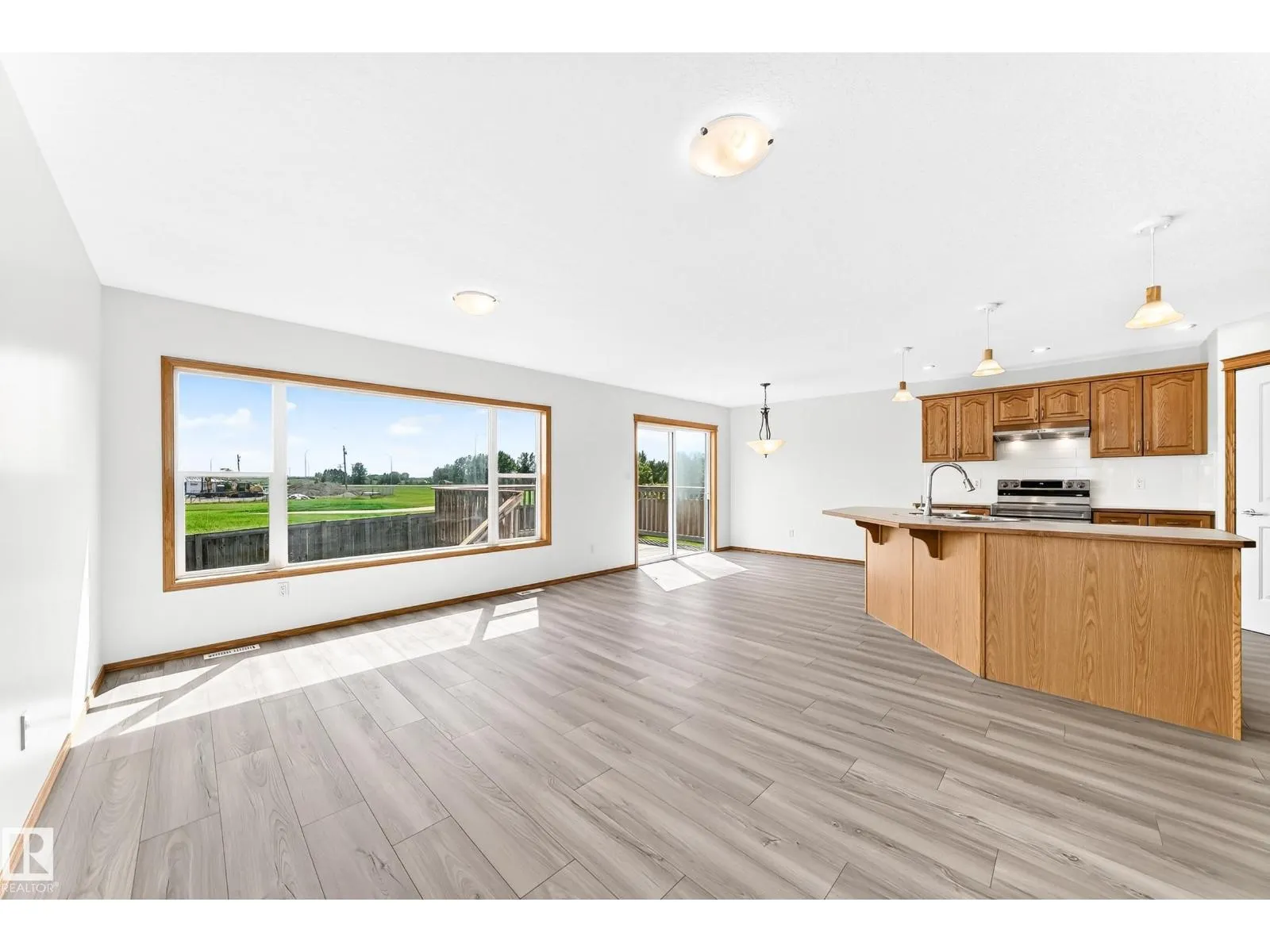 686 KANANASKIS DR