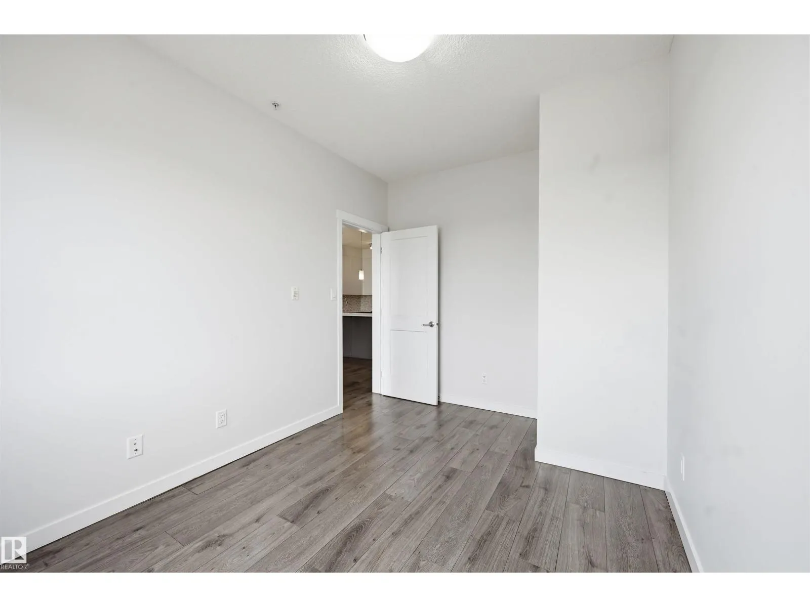 #317 812 WELSH DR SW