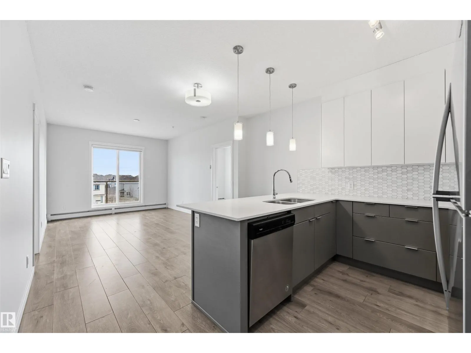 #317 812 WELSH DR SW