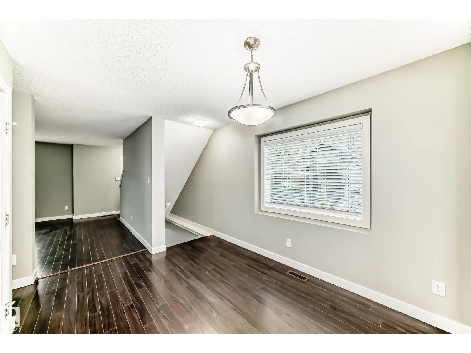 #47 12004 22 AV SW