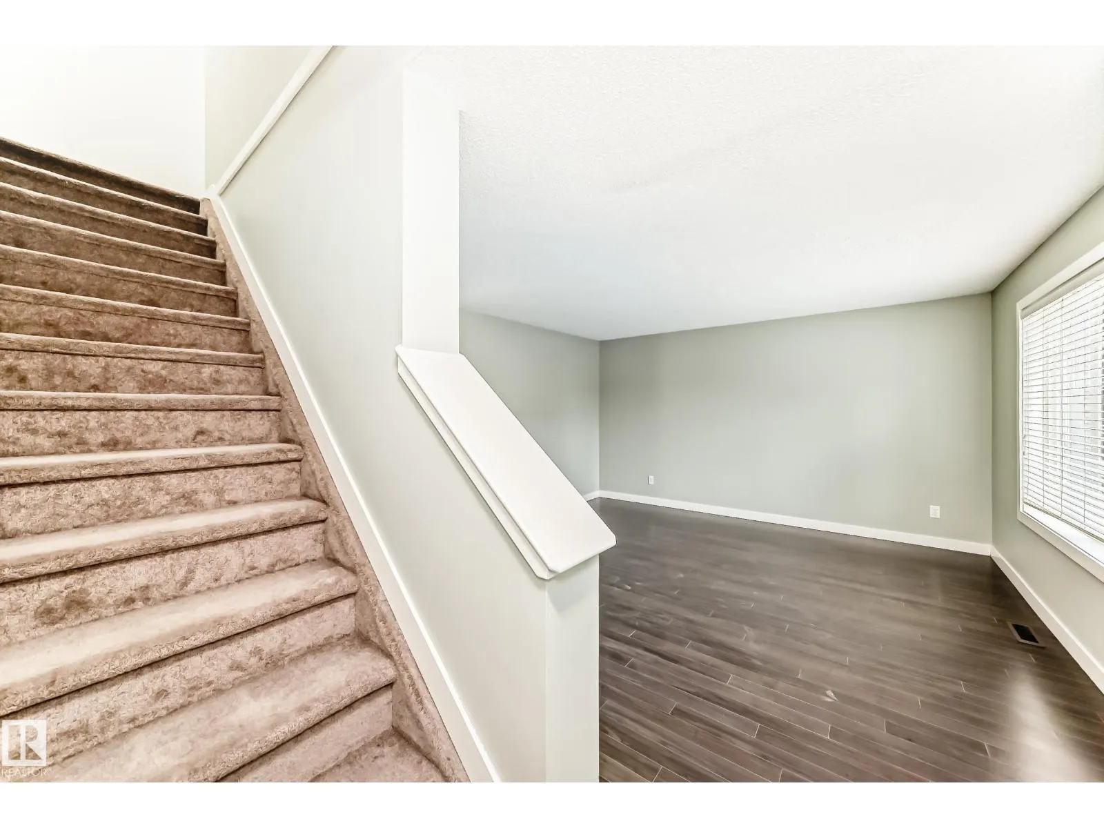 #47 12004 22 AV SW
