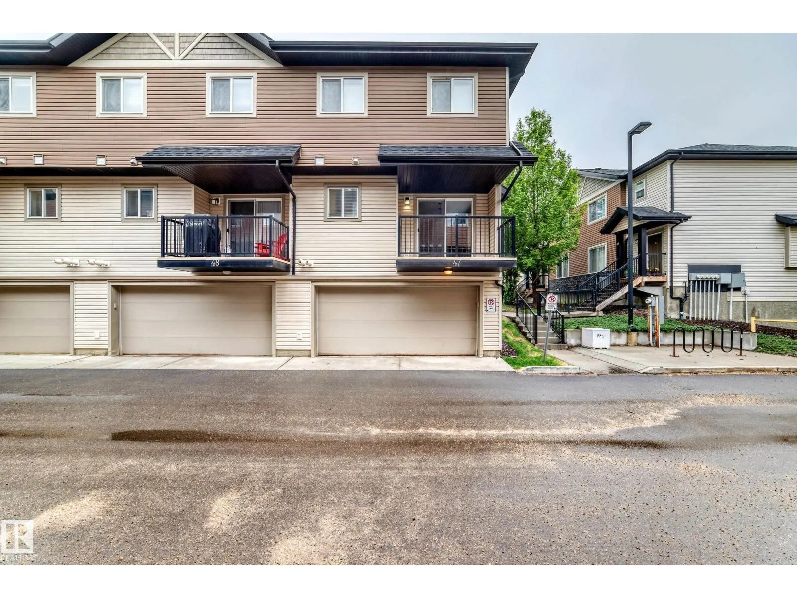 #47 12004 22 AV SW