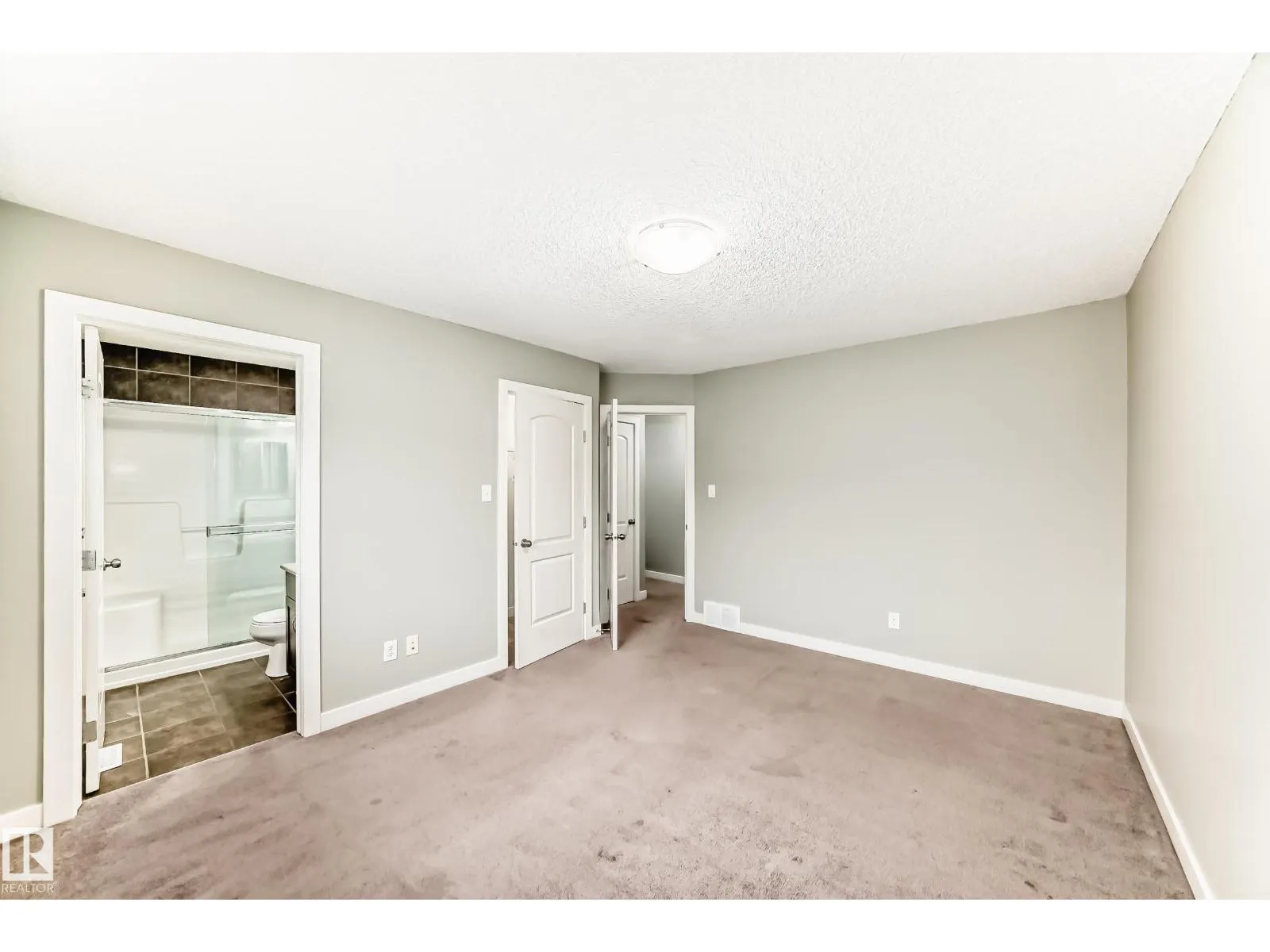 #47 12004 22 AV SW
