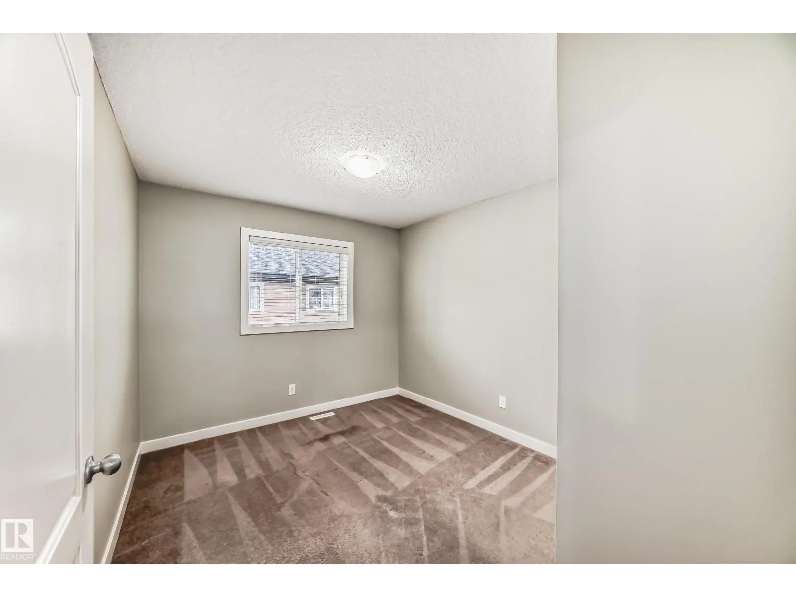 #47 12004 22 AV SW