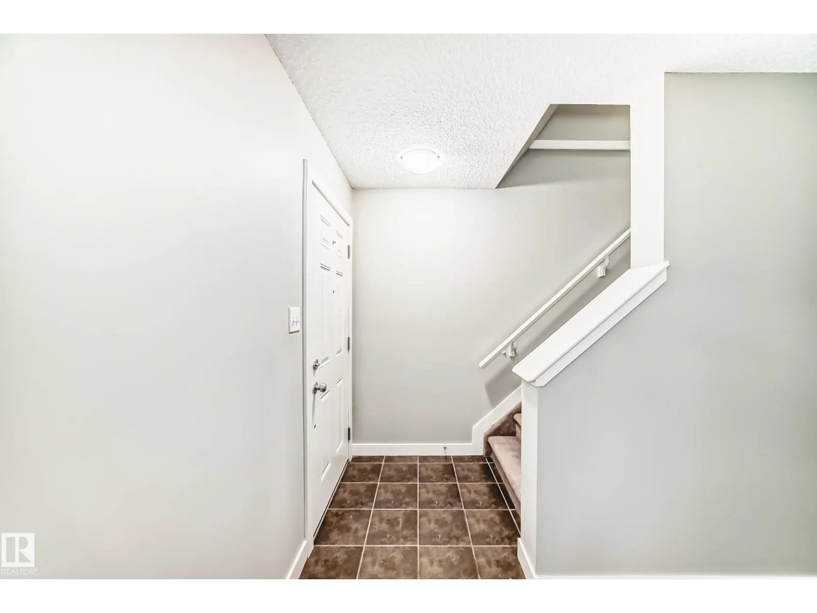 #47 12004 22 AV SW