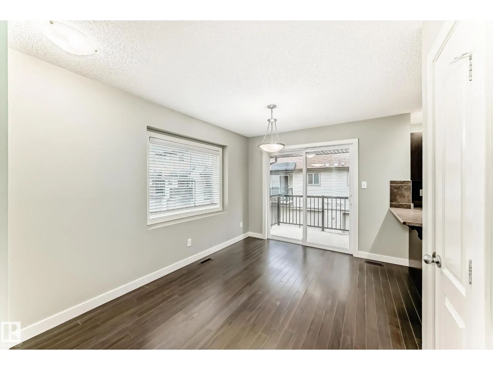 #47 12004 22 AV SW