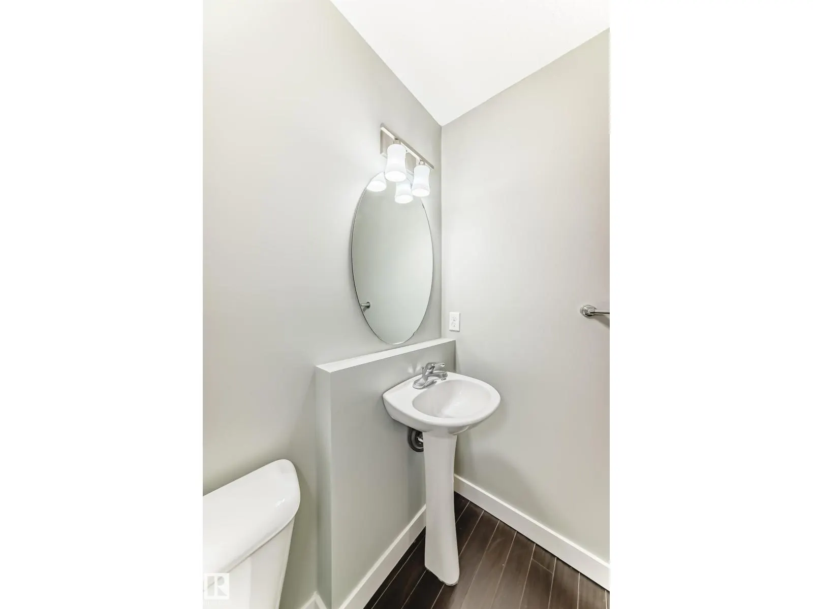 #47 12004 22 AV SW