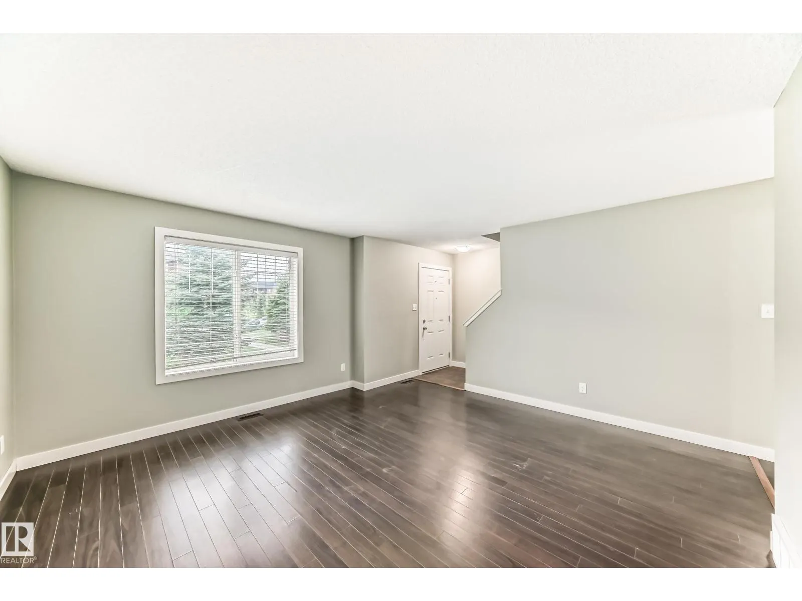 #47 12004 22 AV SW