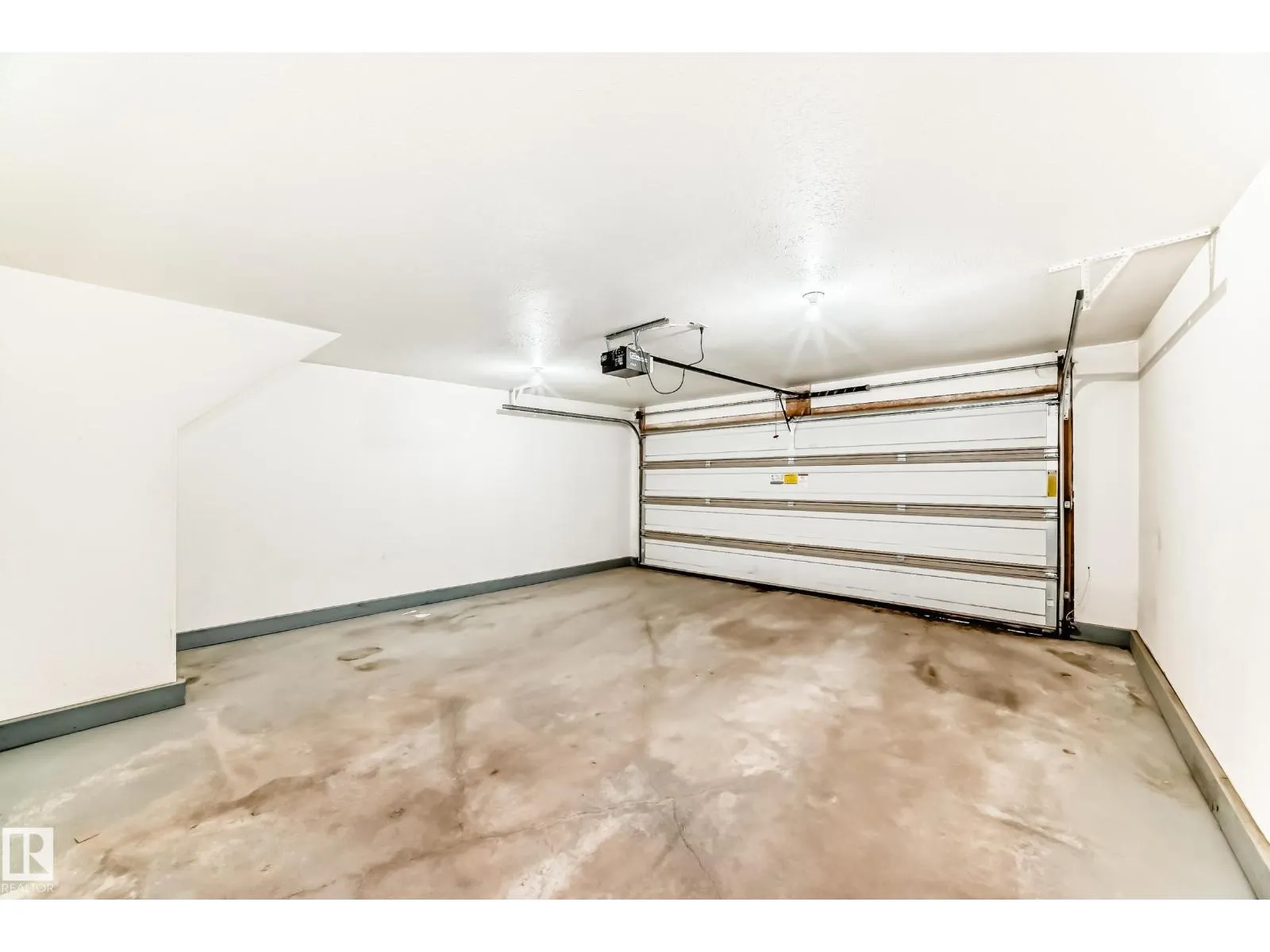 #47 12004 22 AV SW
