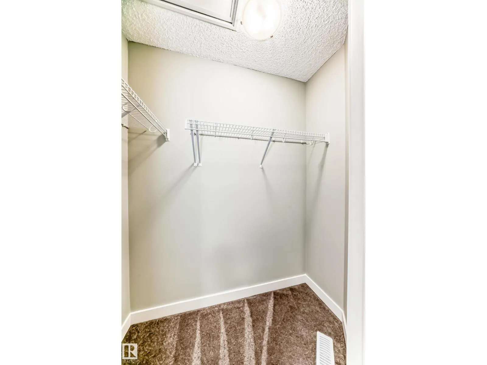 #47 12004 22 AV SW