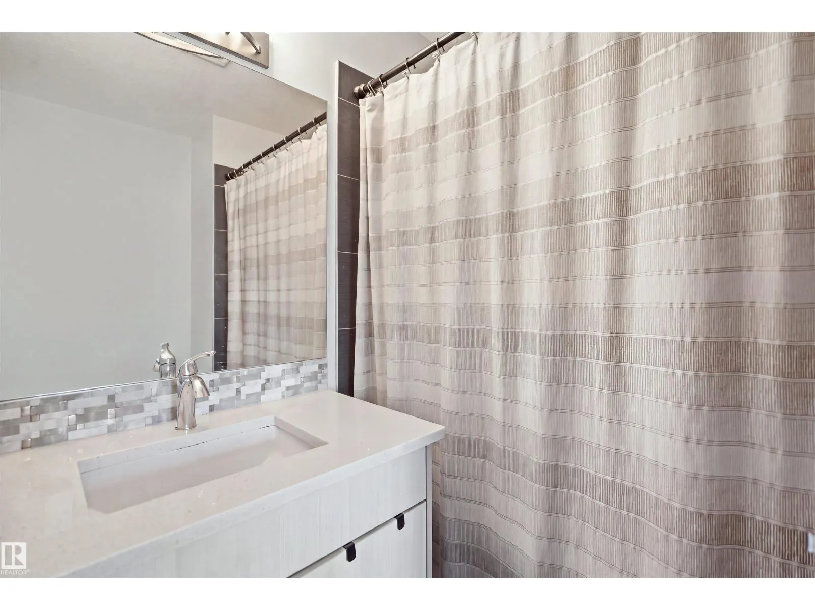 #22 723 172 ST SW