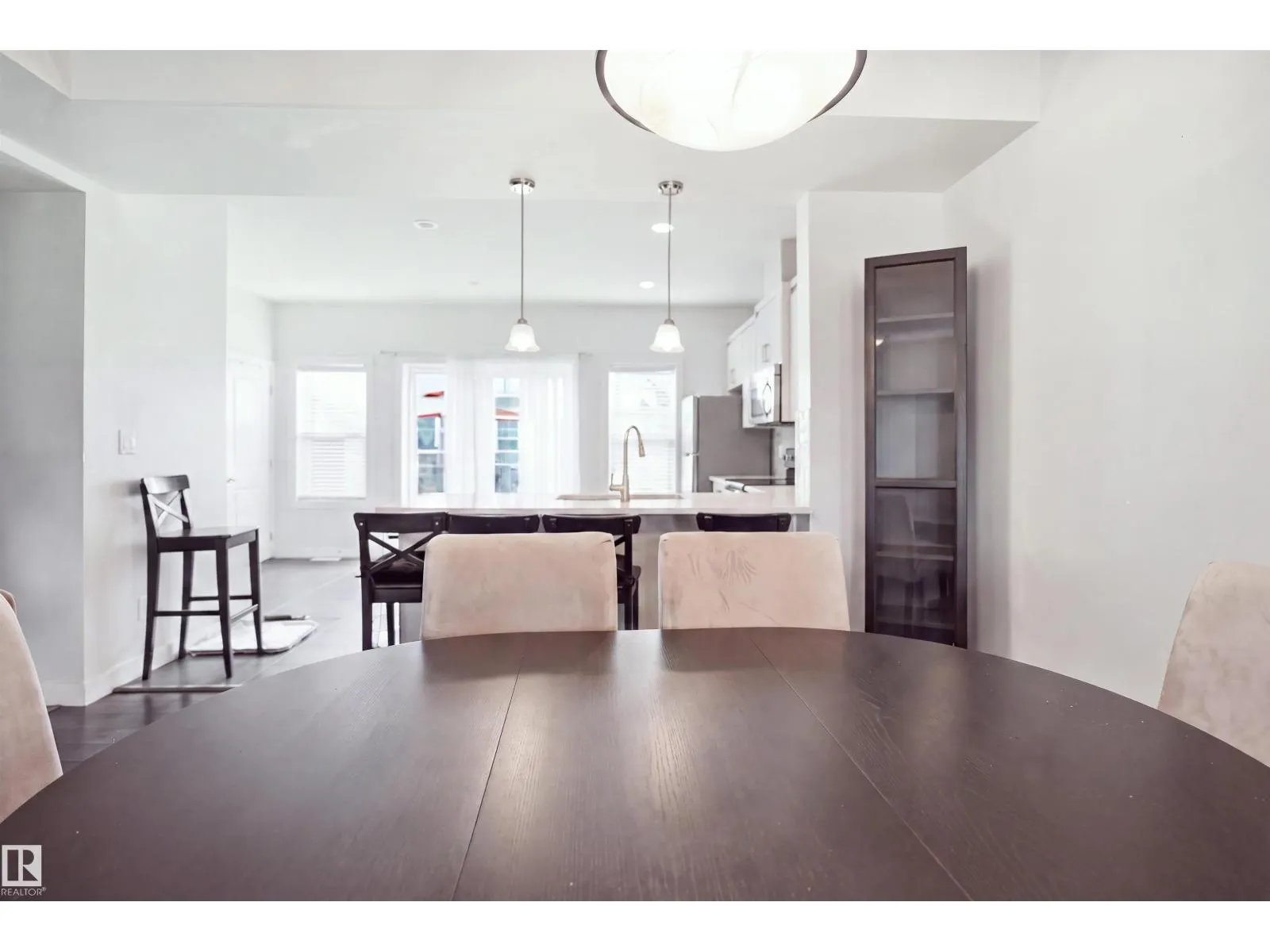 #22 723 172 ST SW