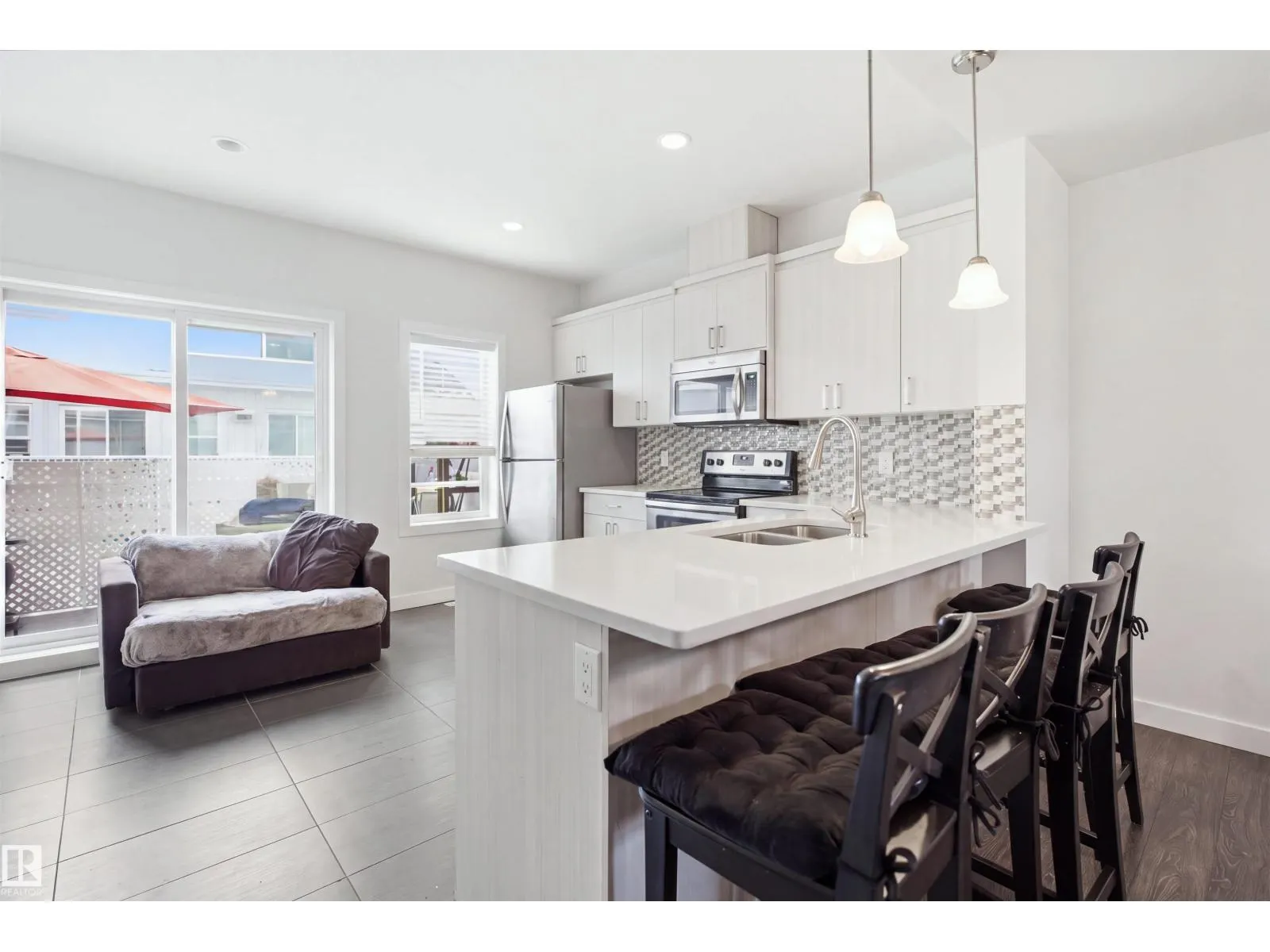 #22 723 172 ST SW
