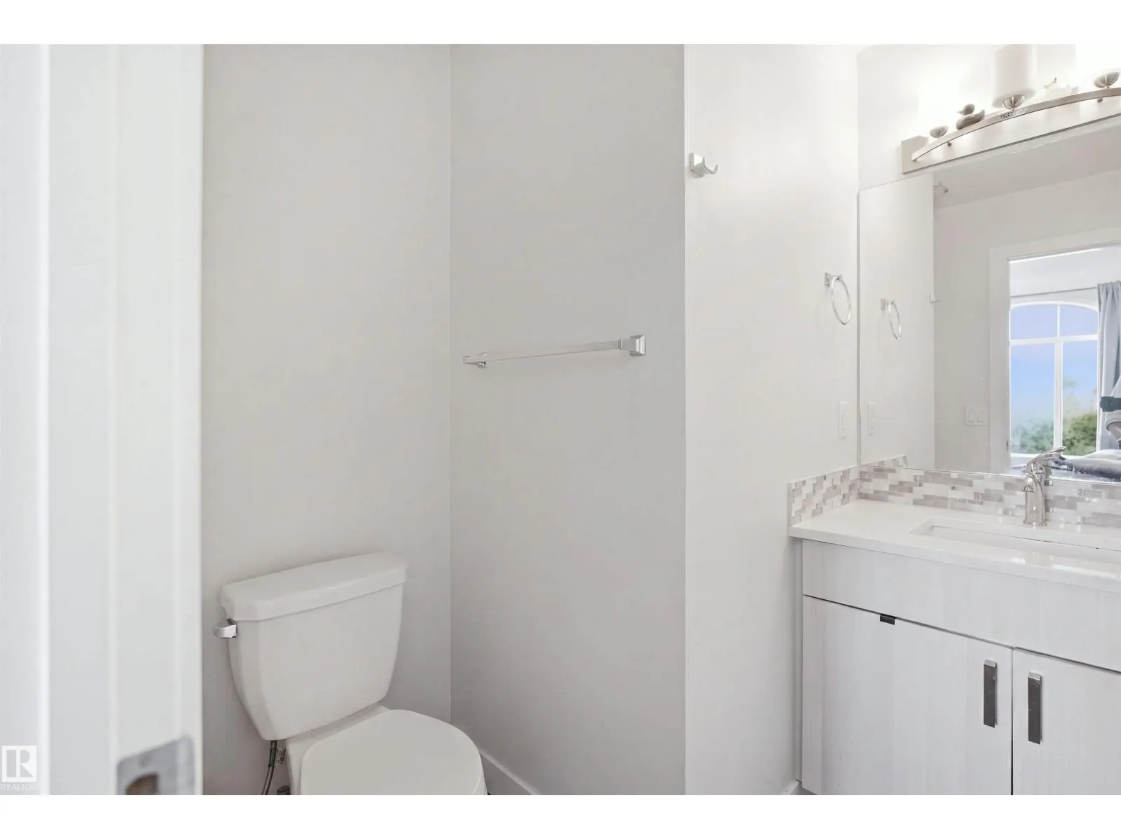 #22 723 172 ST SW