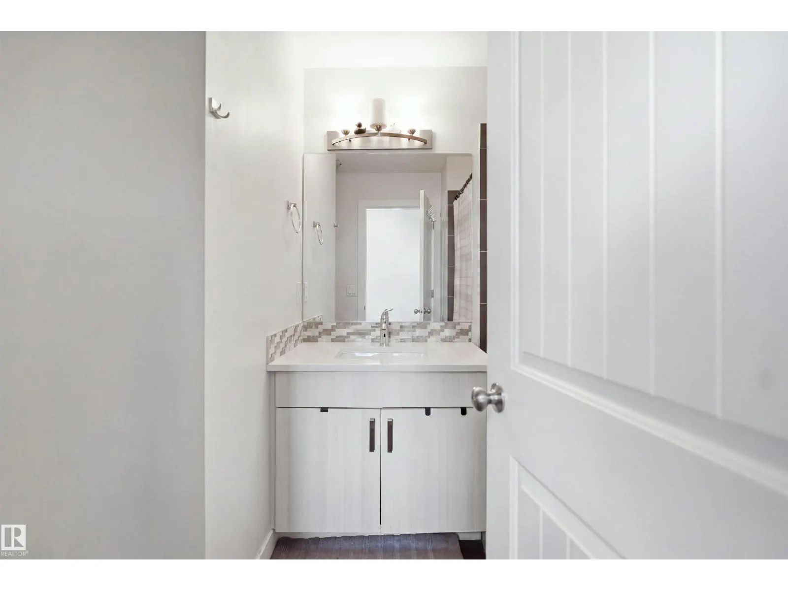#22 723 172 ST SW