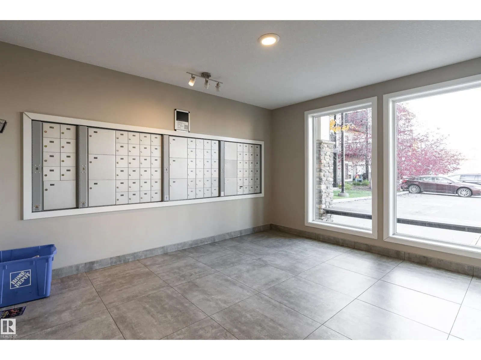 #220 5404 7 AV SW