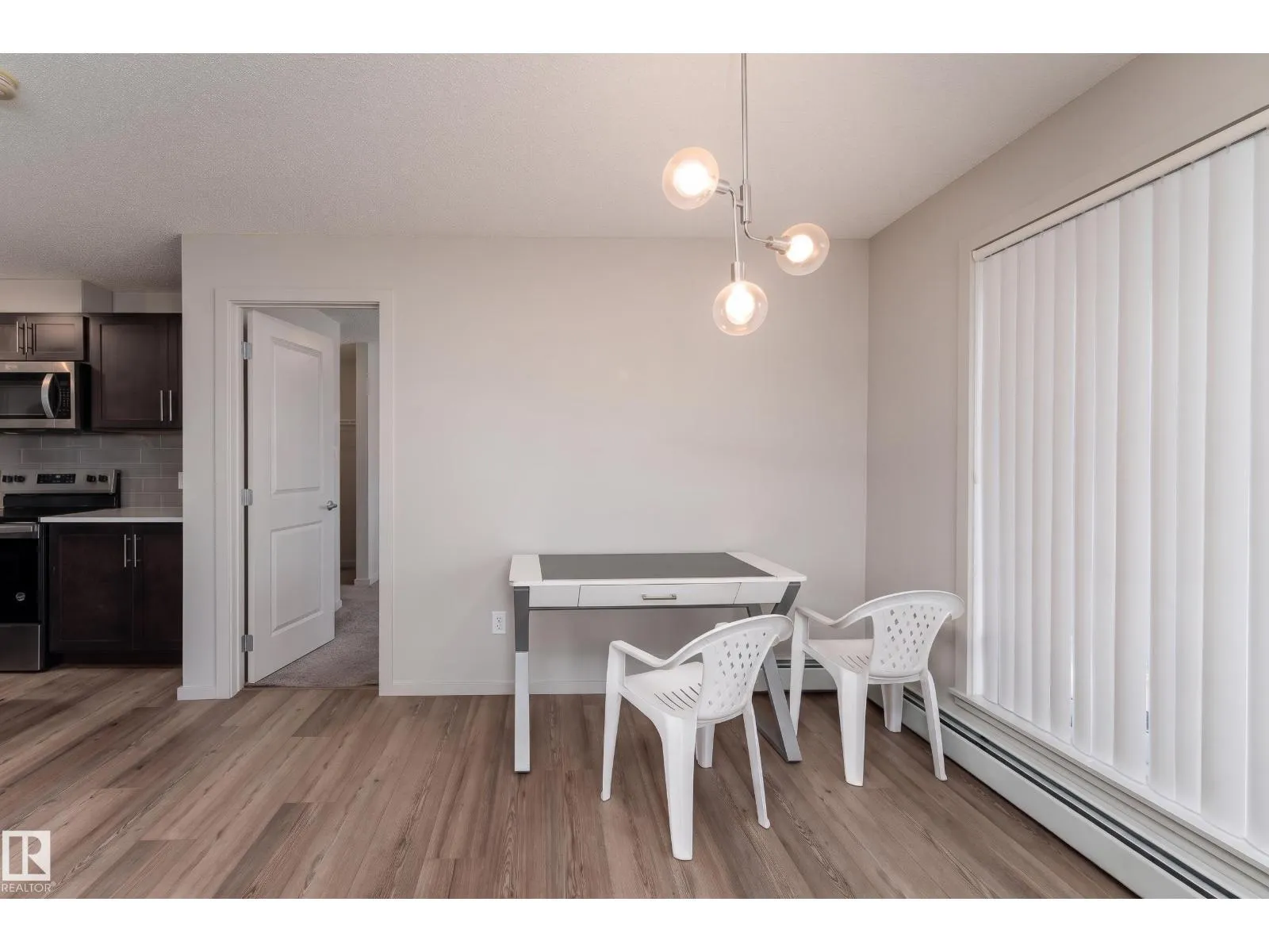 #220 5404 7 AV SW