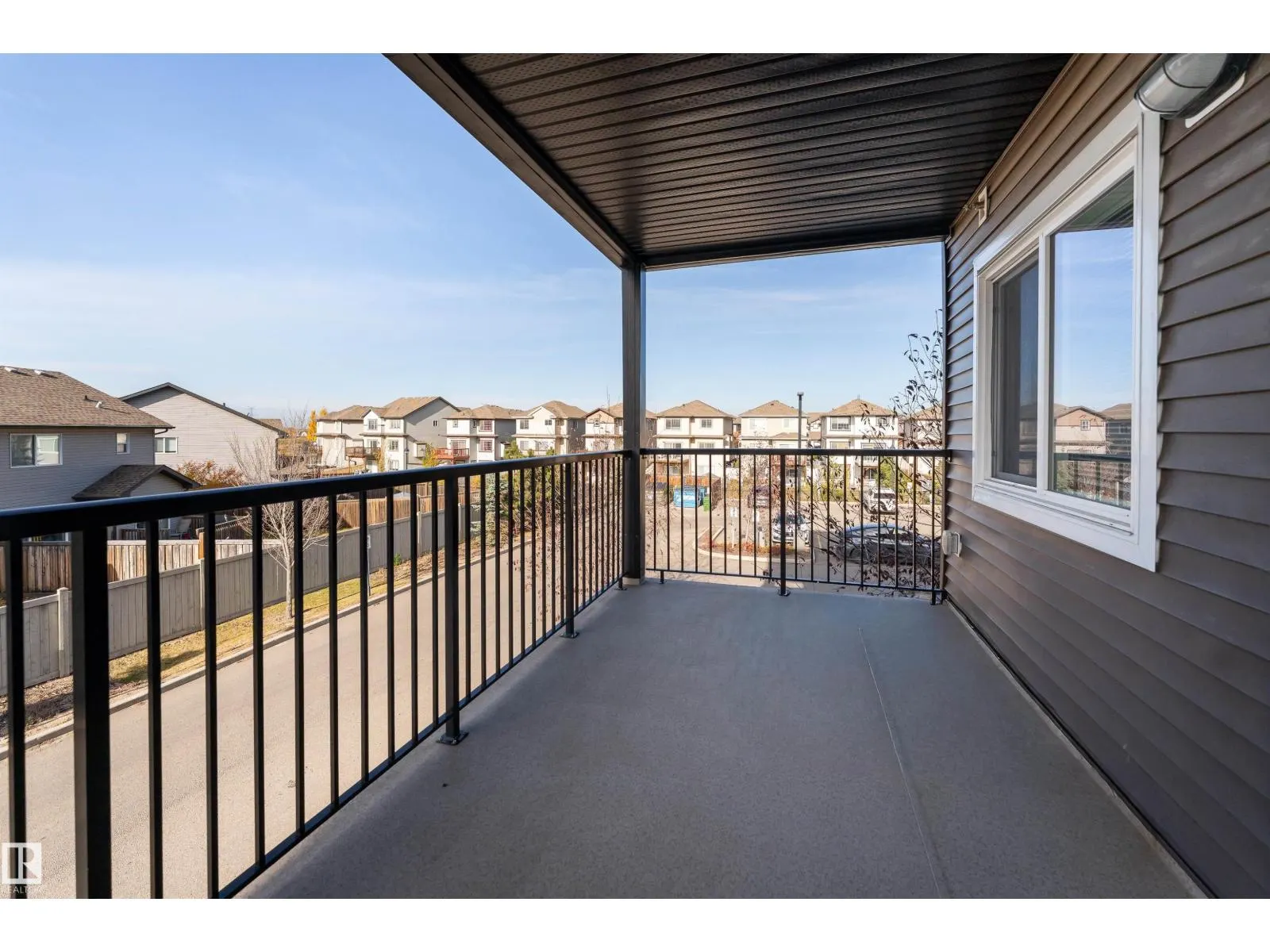 #220 5404 7 AV SW