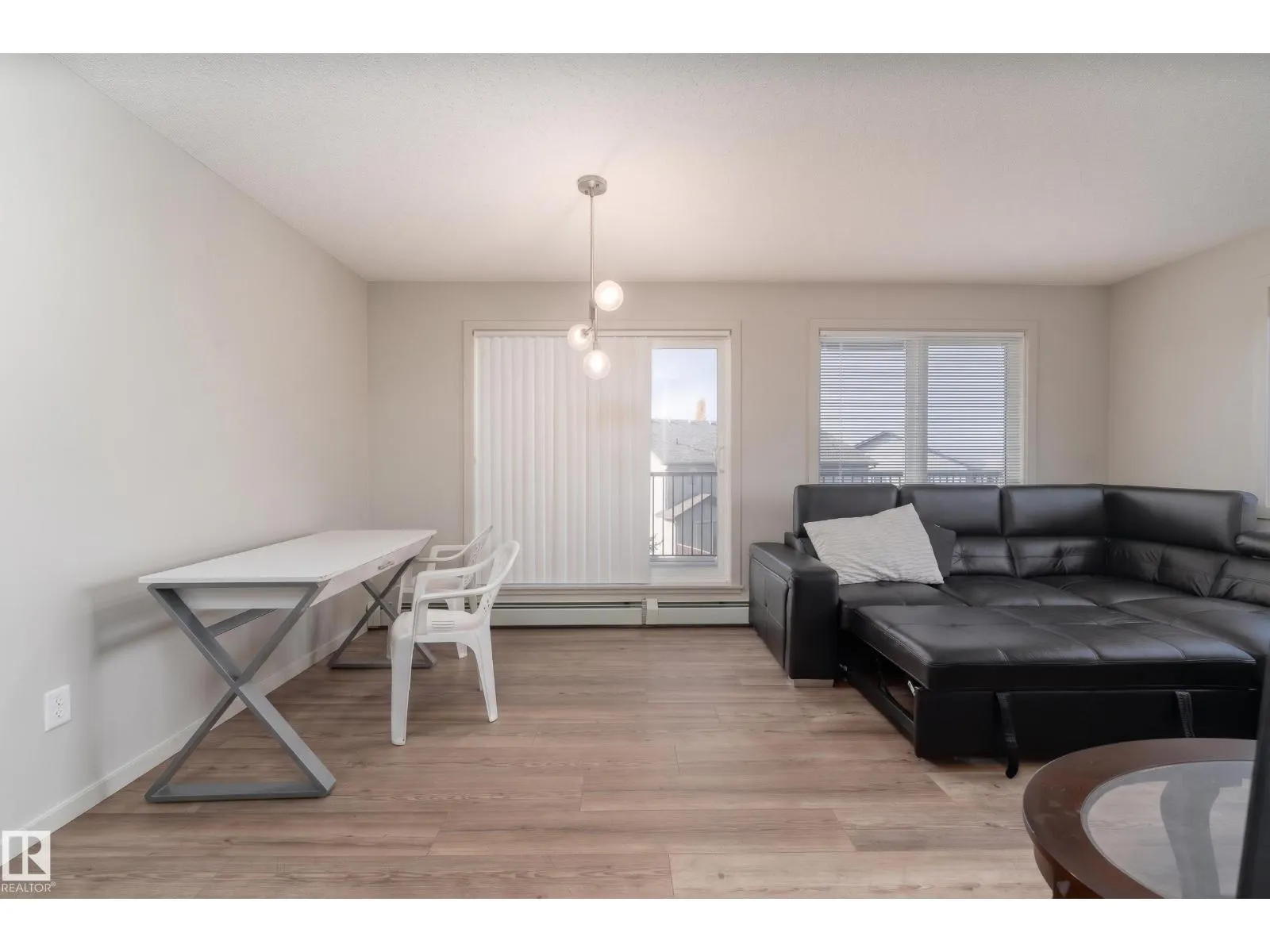 #220 5404 7 AV SW