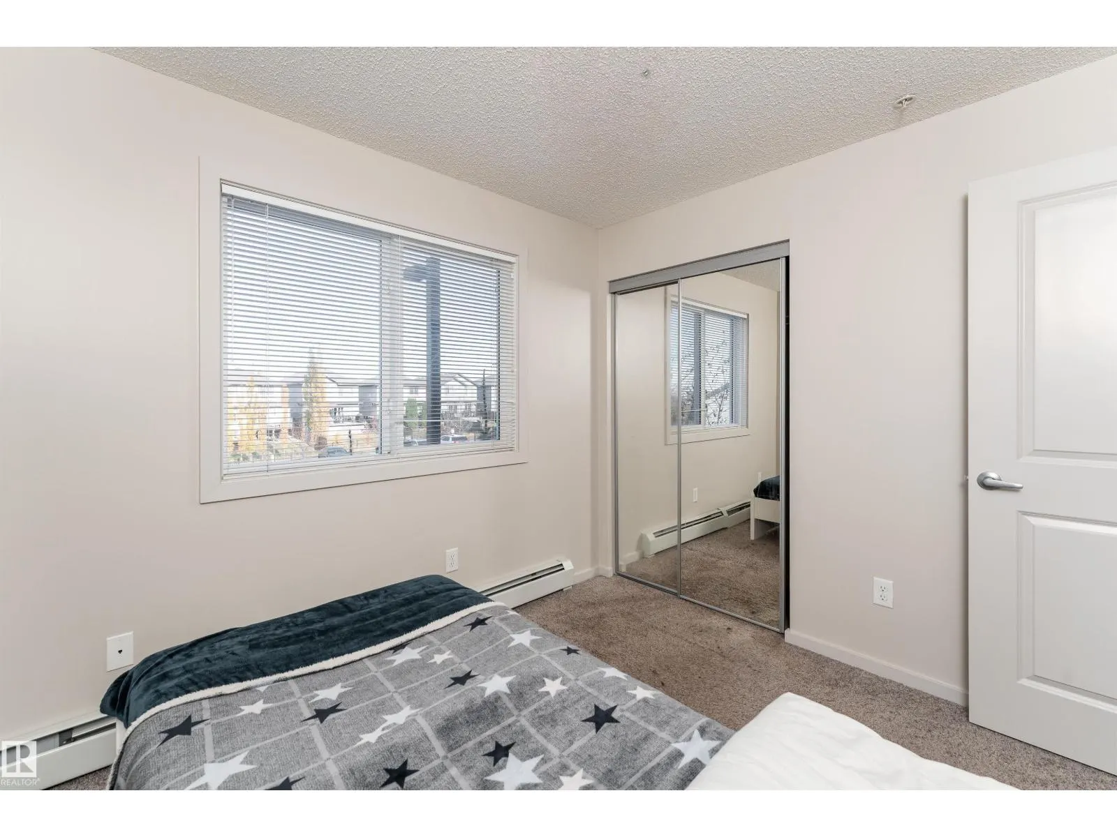 #220 5404 7 AV SW