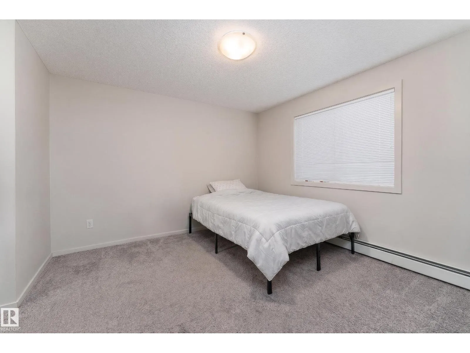 #220 5404 7 AV SW