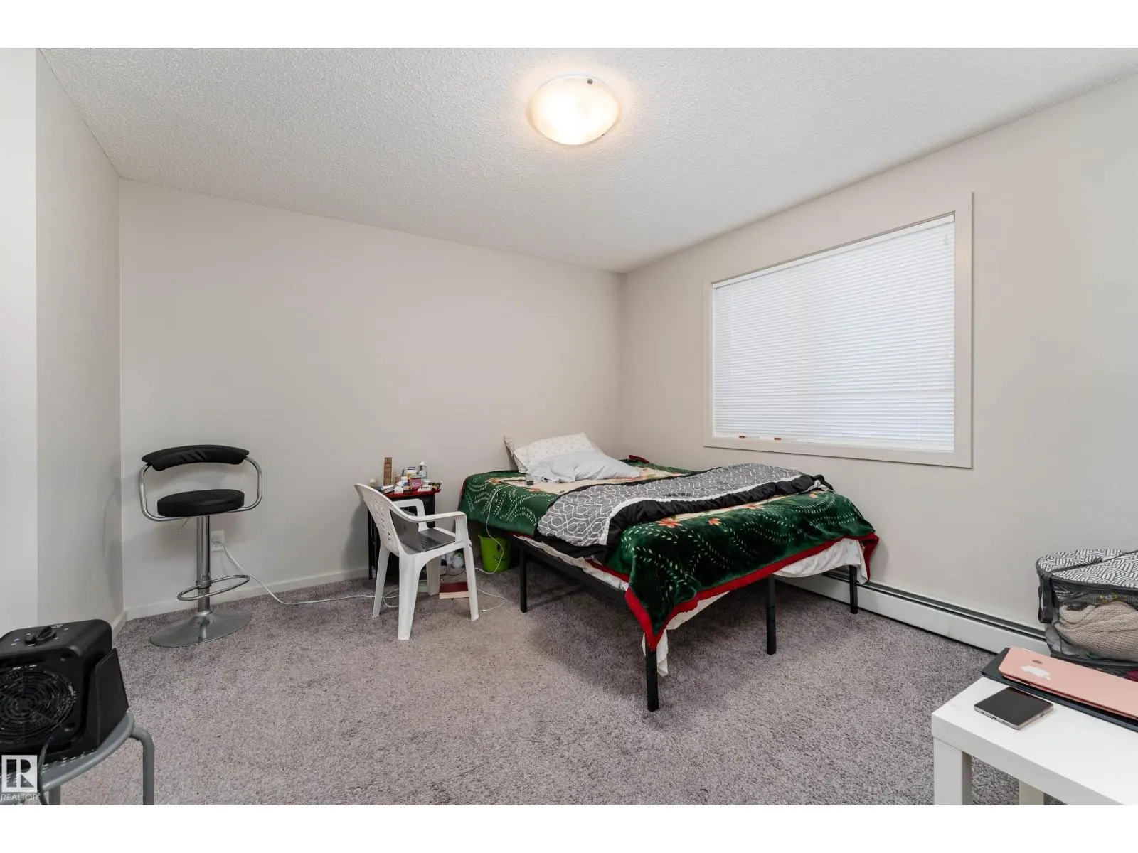 #220 5404 7 AV SW