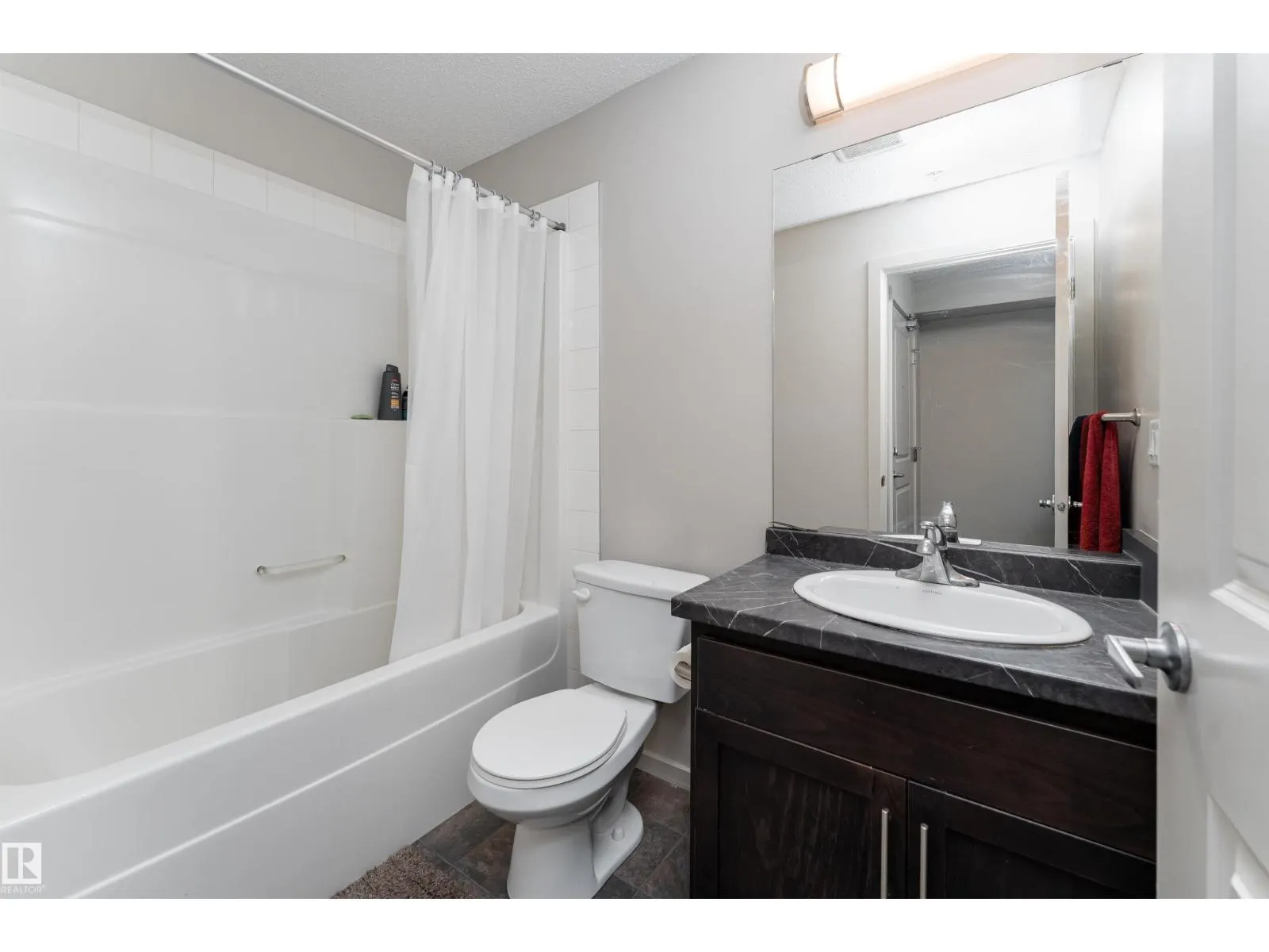 #220 5404 7 AV SW
