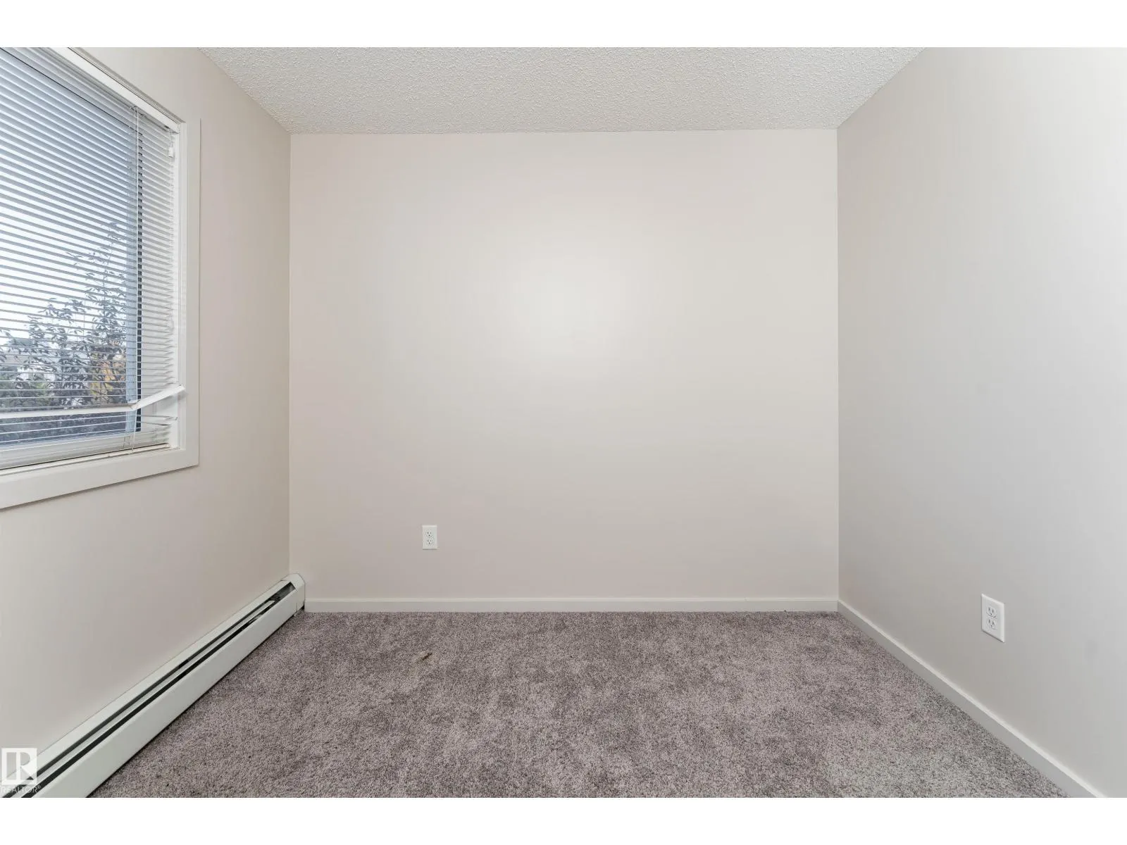 #220 5404 7 AV SW