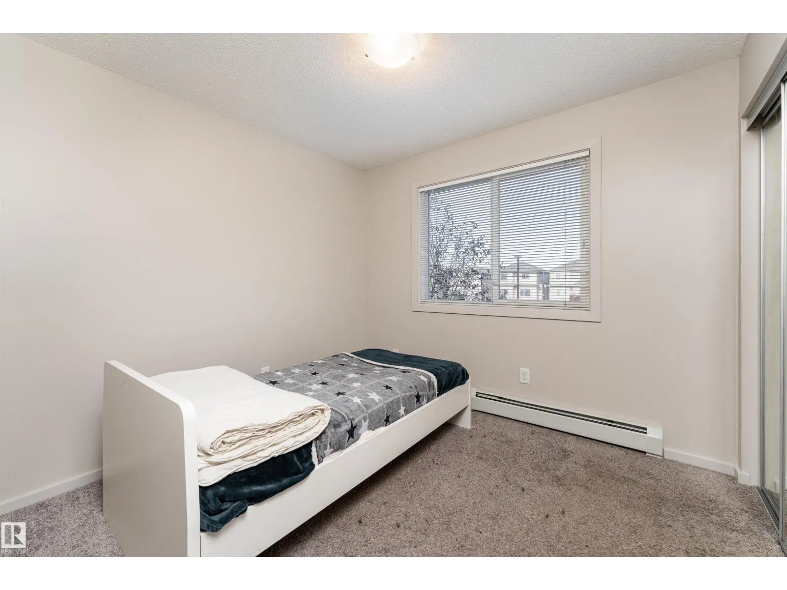 #220 5404 7 AV SW