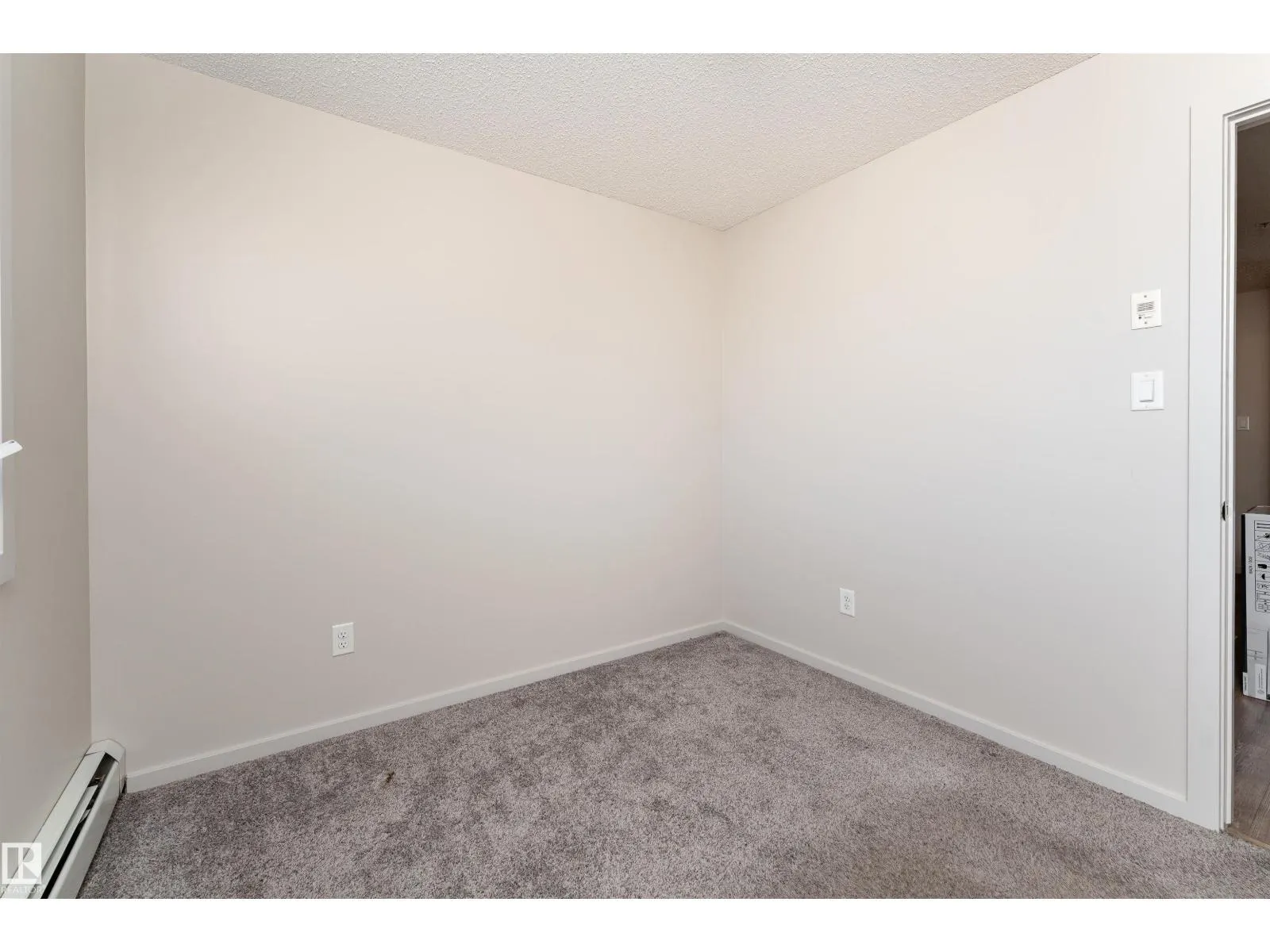 #220 5404 7 AV SW