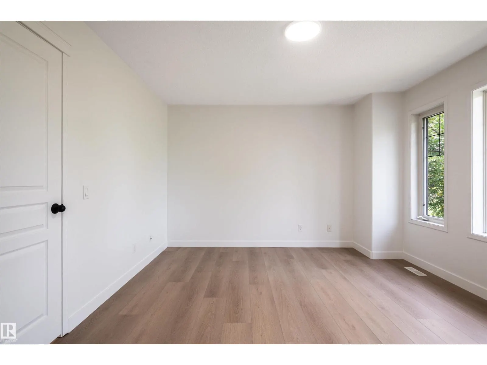404 HEMINGWAY RD NW