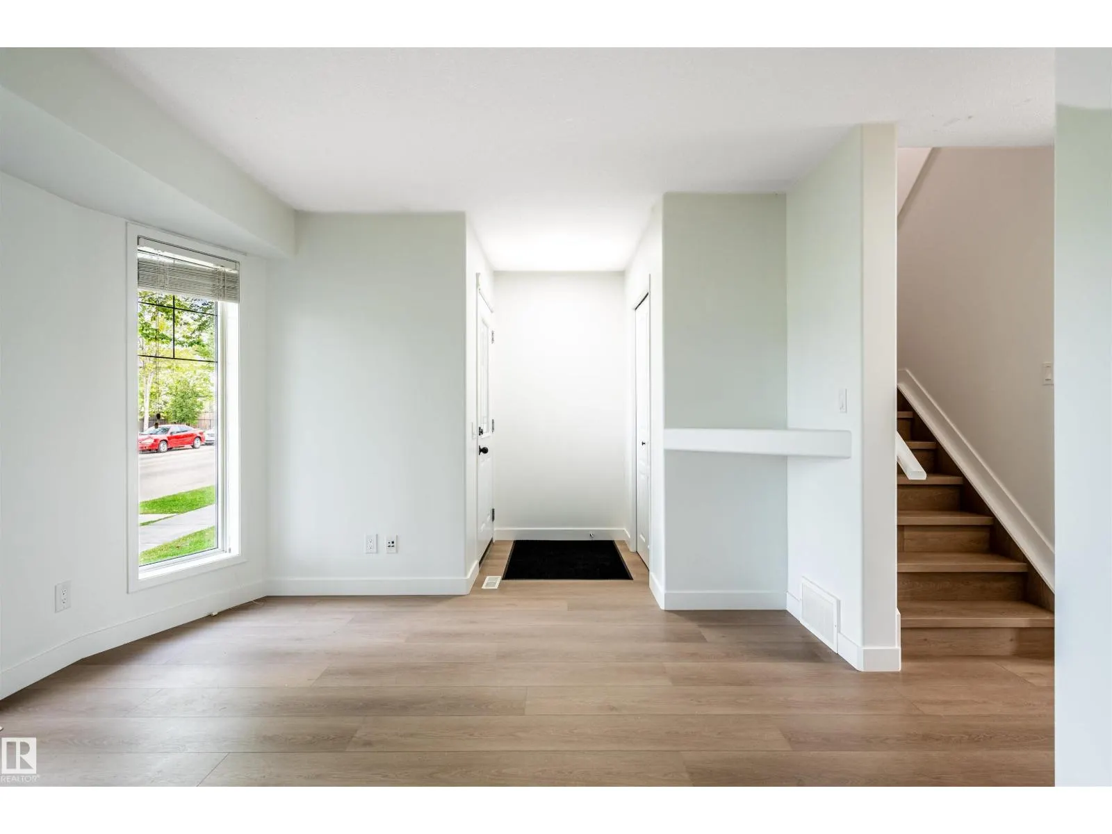 404 HEMINGWAY RD NW
