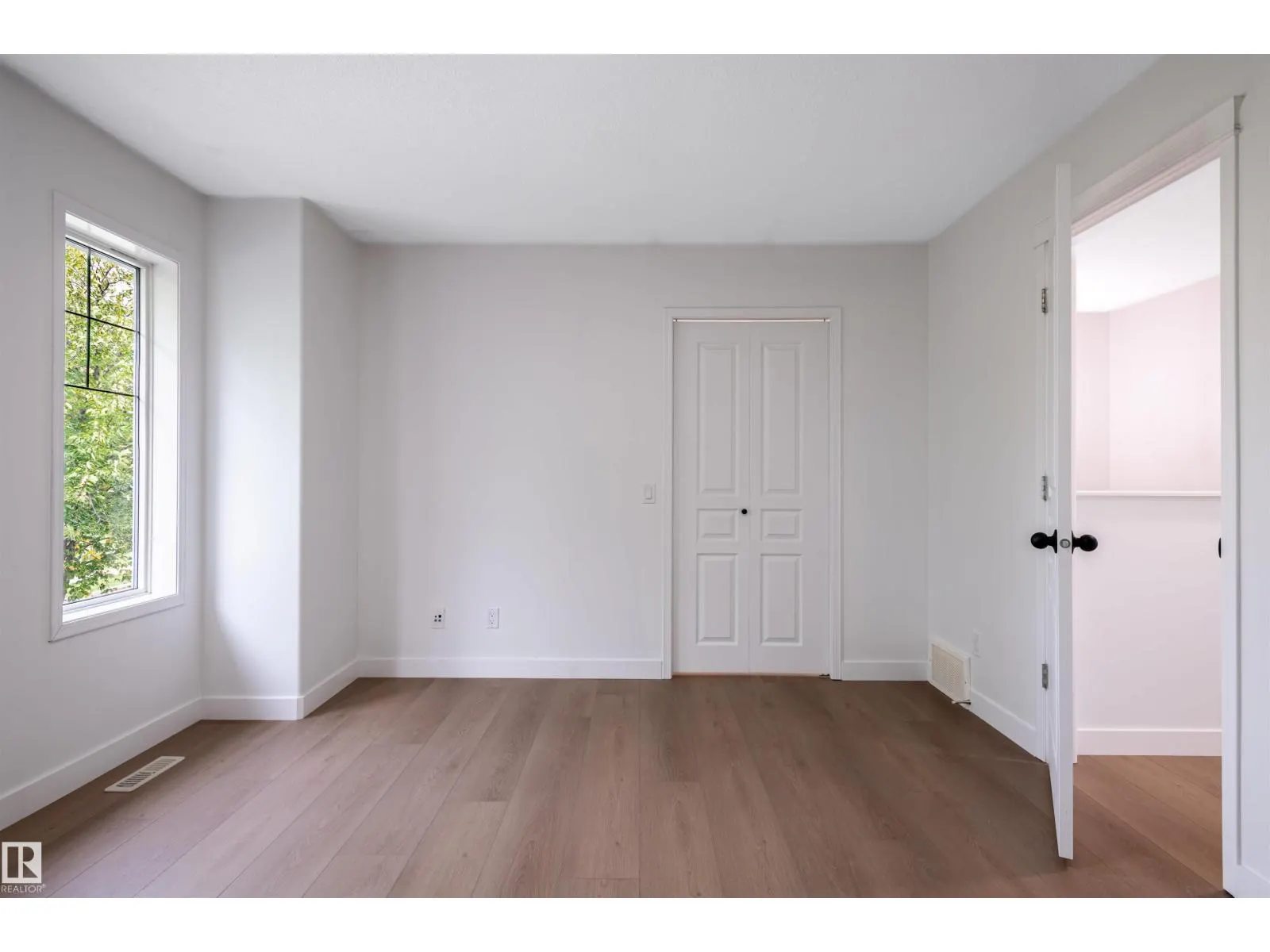 404 HEMINGWAY RD NW