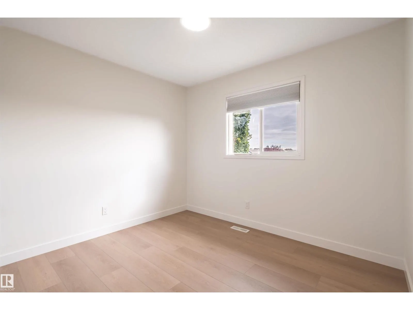404 HEMINGWAY RD NW