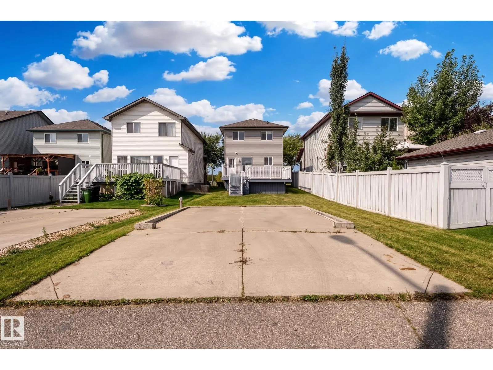 404 HEMINGWAY RD NW