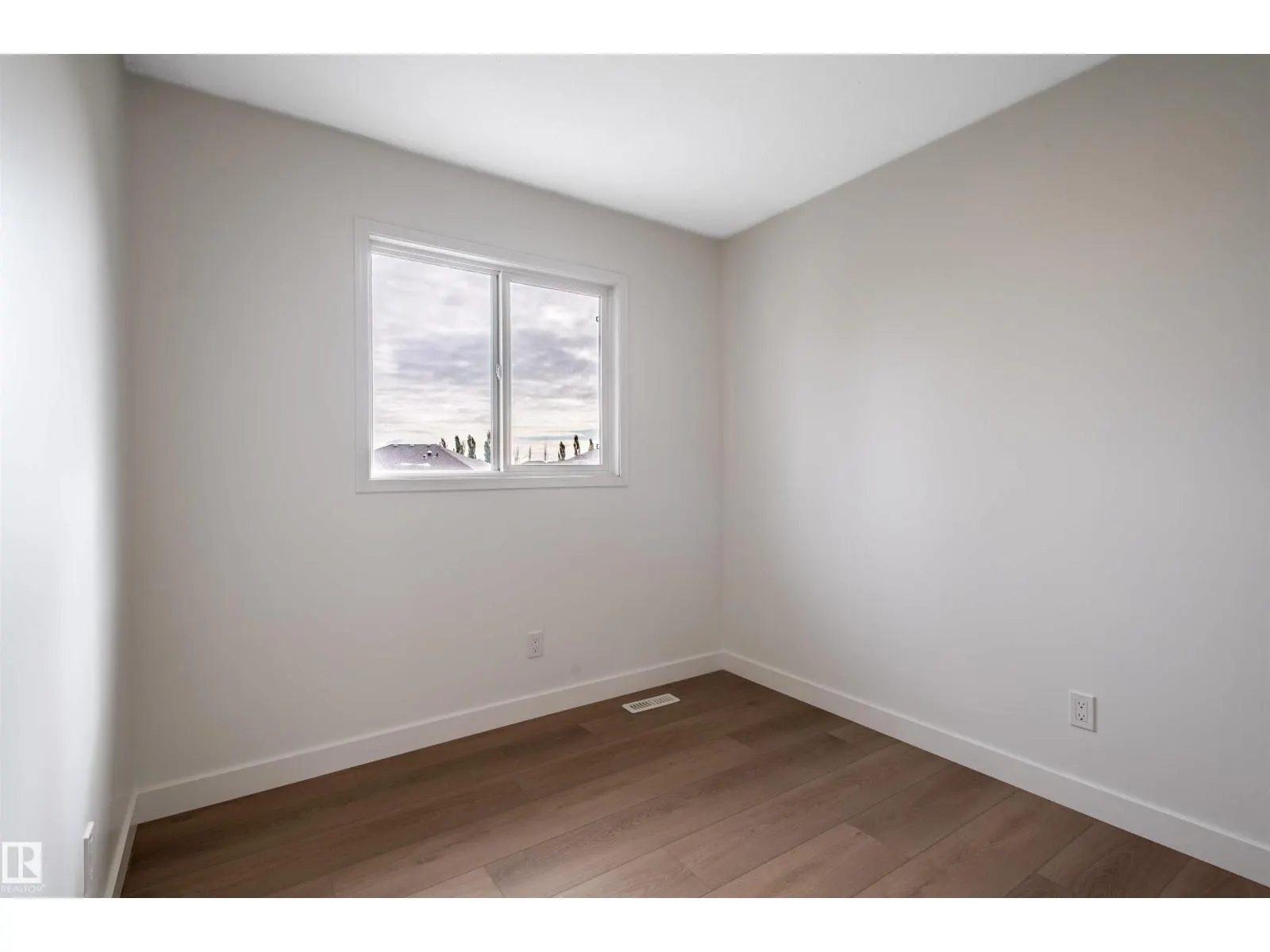 404 HEMINGWAY RD NW