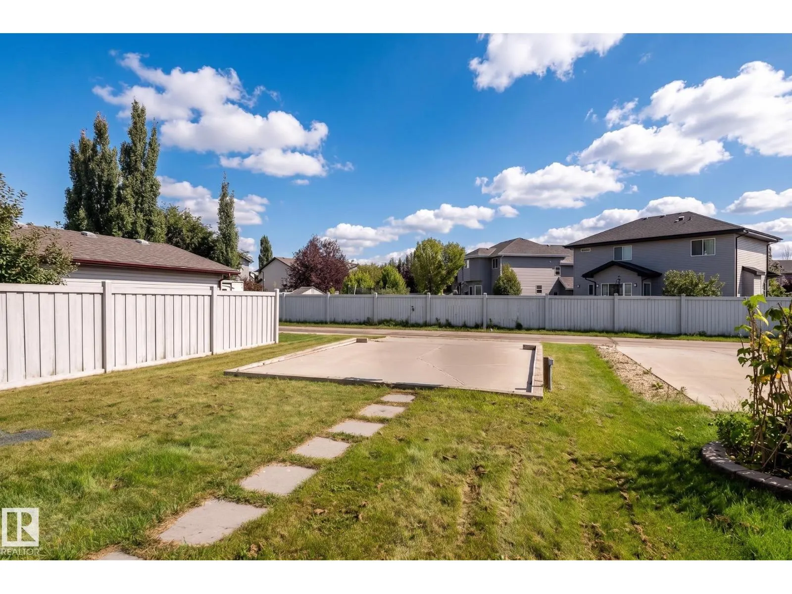 404 HEMINGWAY RD NW