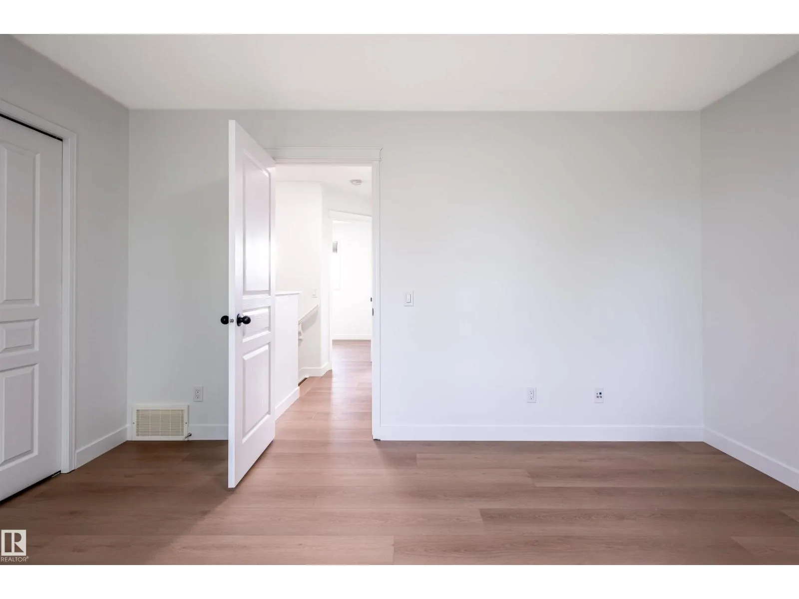 404 HEMINGWAY RD NW