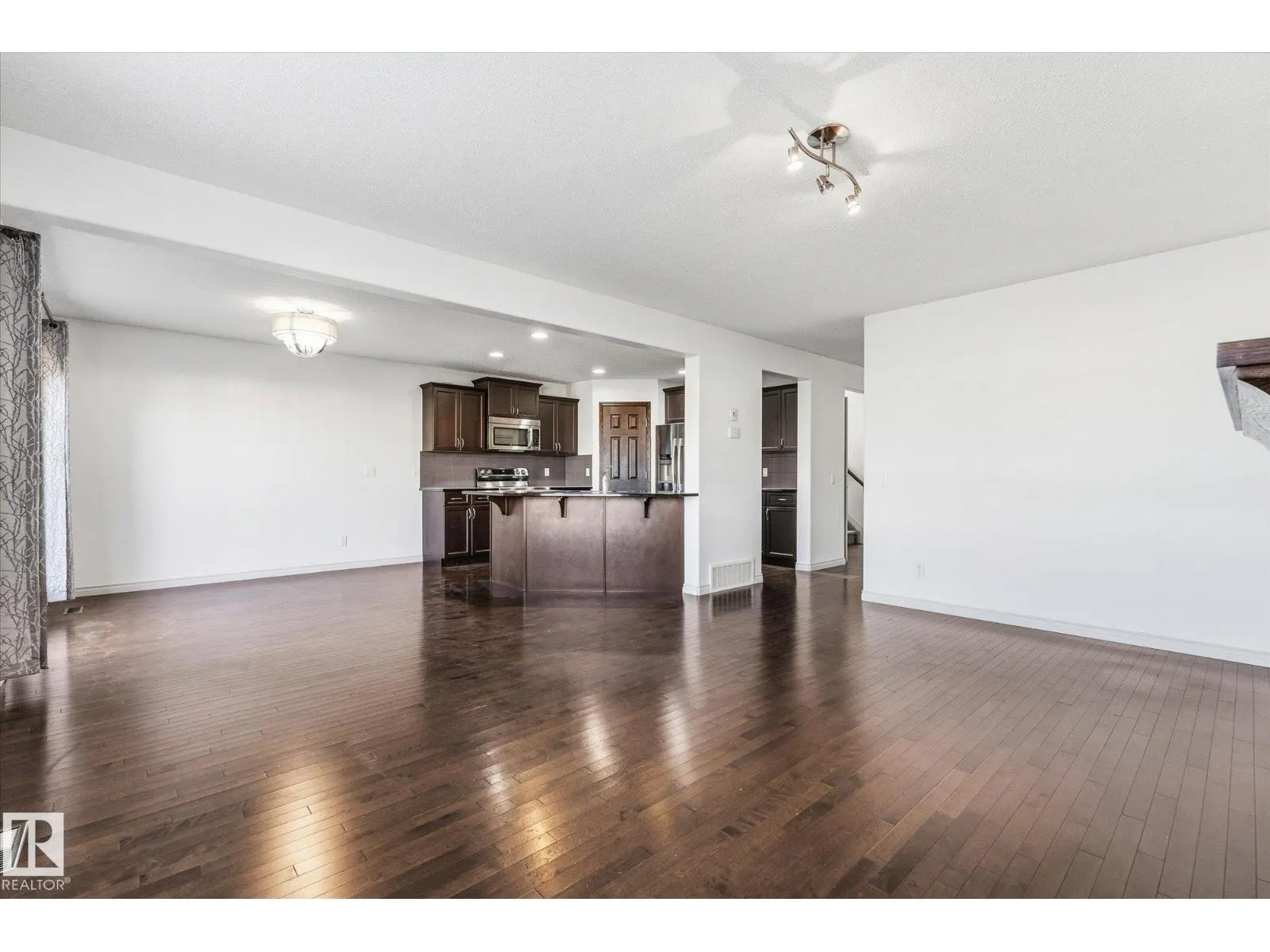 217 SILVERSTONE CR