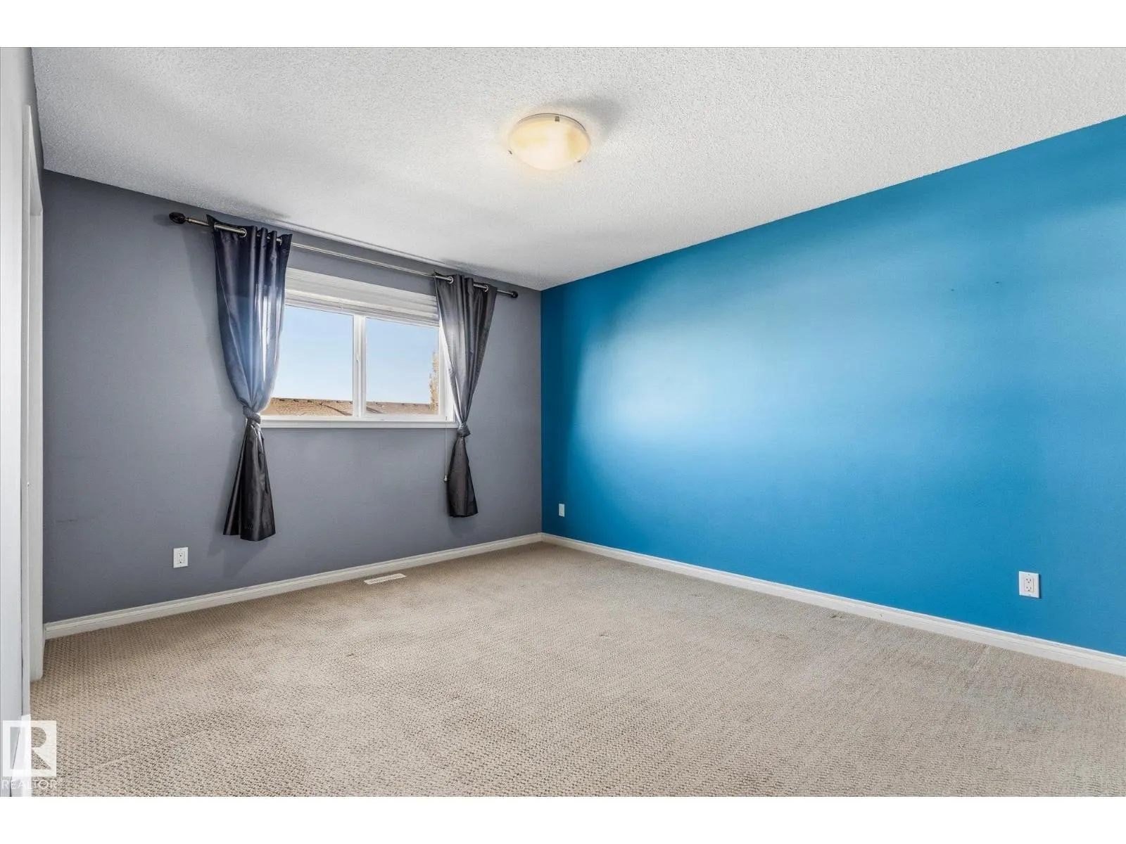 217 SILVERSTONE CR