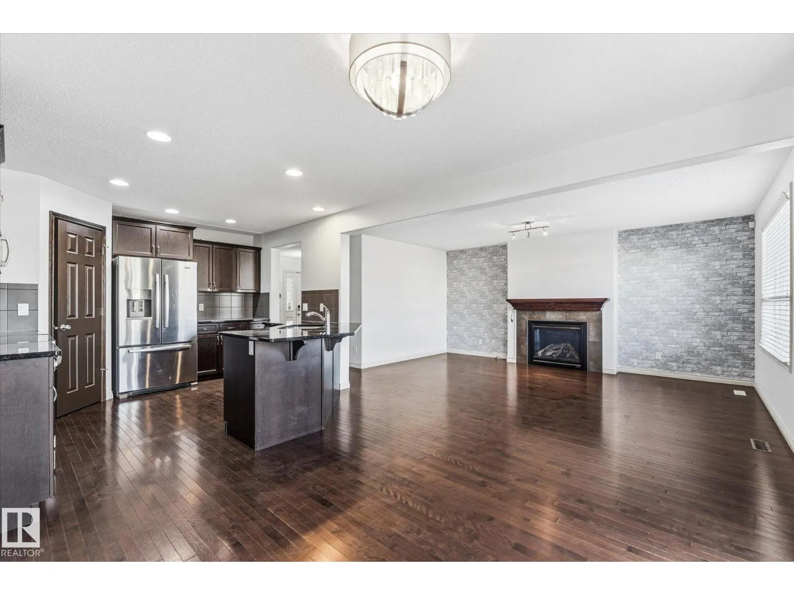 217 SILVERSTONE CR