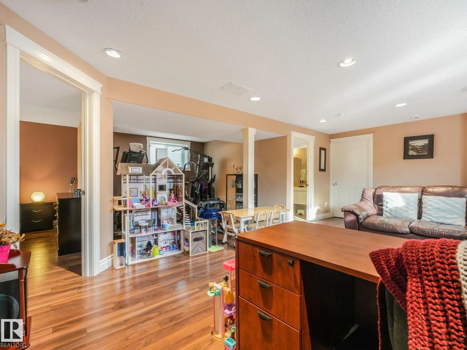 15204 44 ST NW