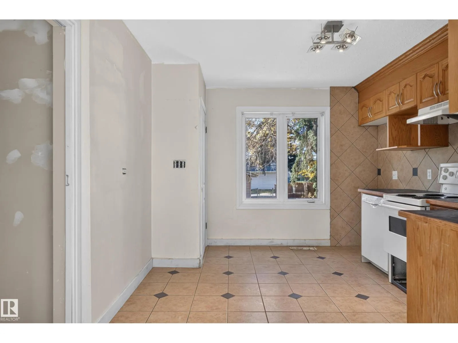 12006 104 ST NW