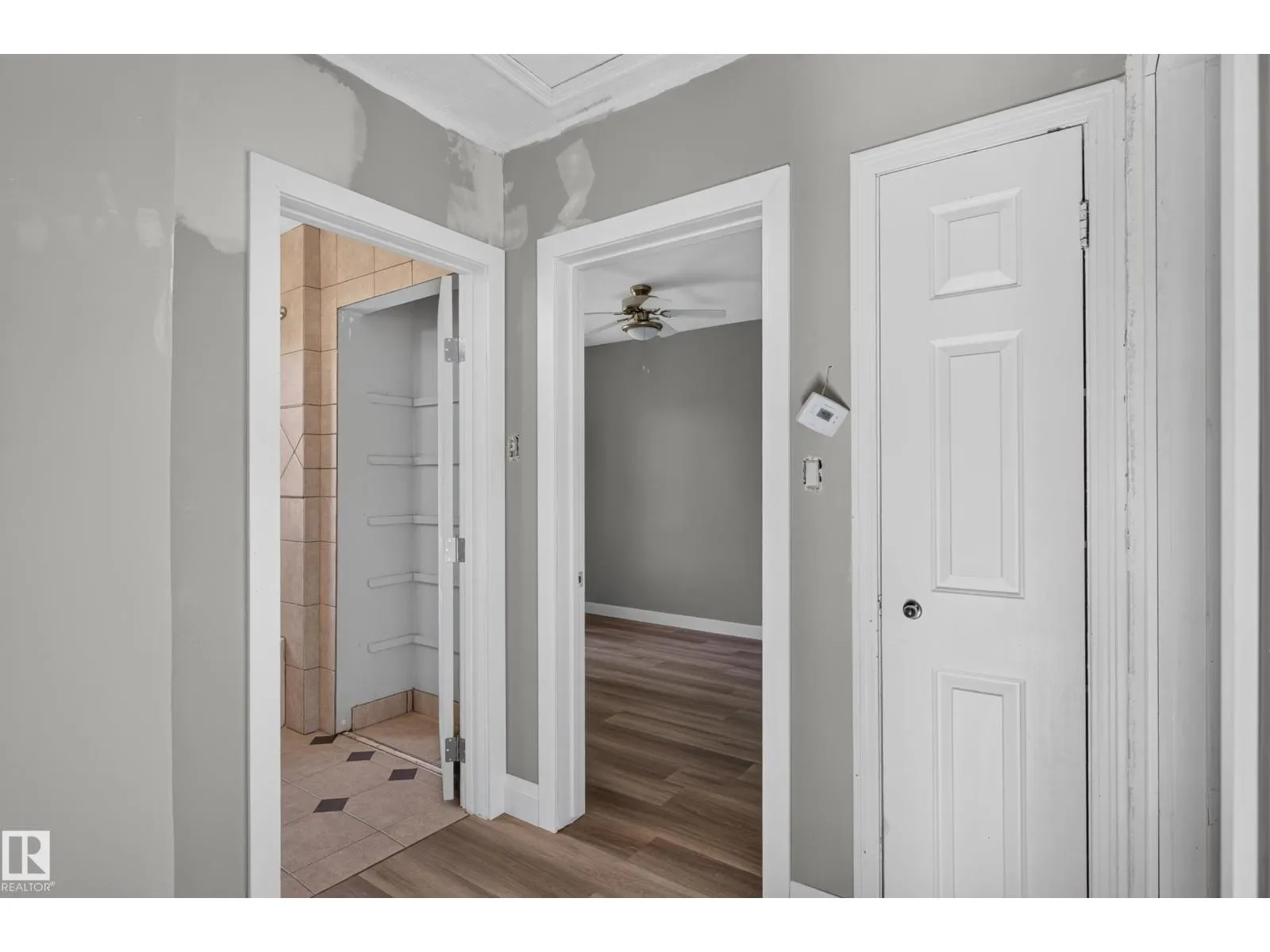 12006 104 ST NW